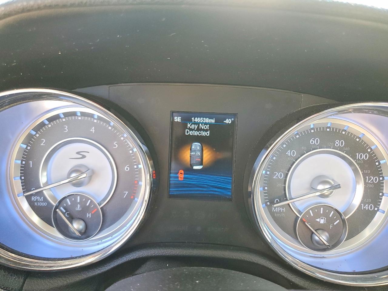 2014 Chrysler 300 S White vin: 2C3CCABG9EH303807