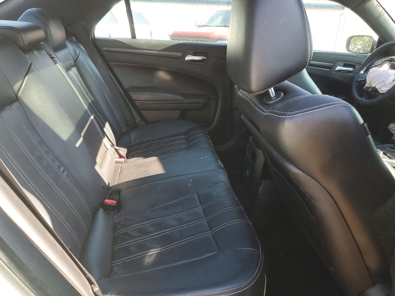 2014 Chrysler 300 S White vin: 2C3CCABG9EH303807