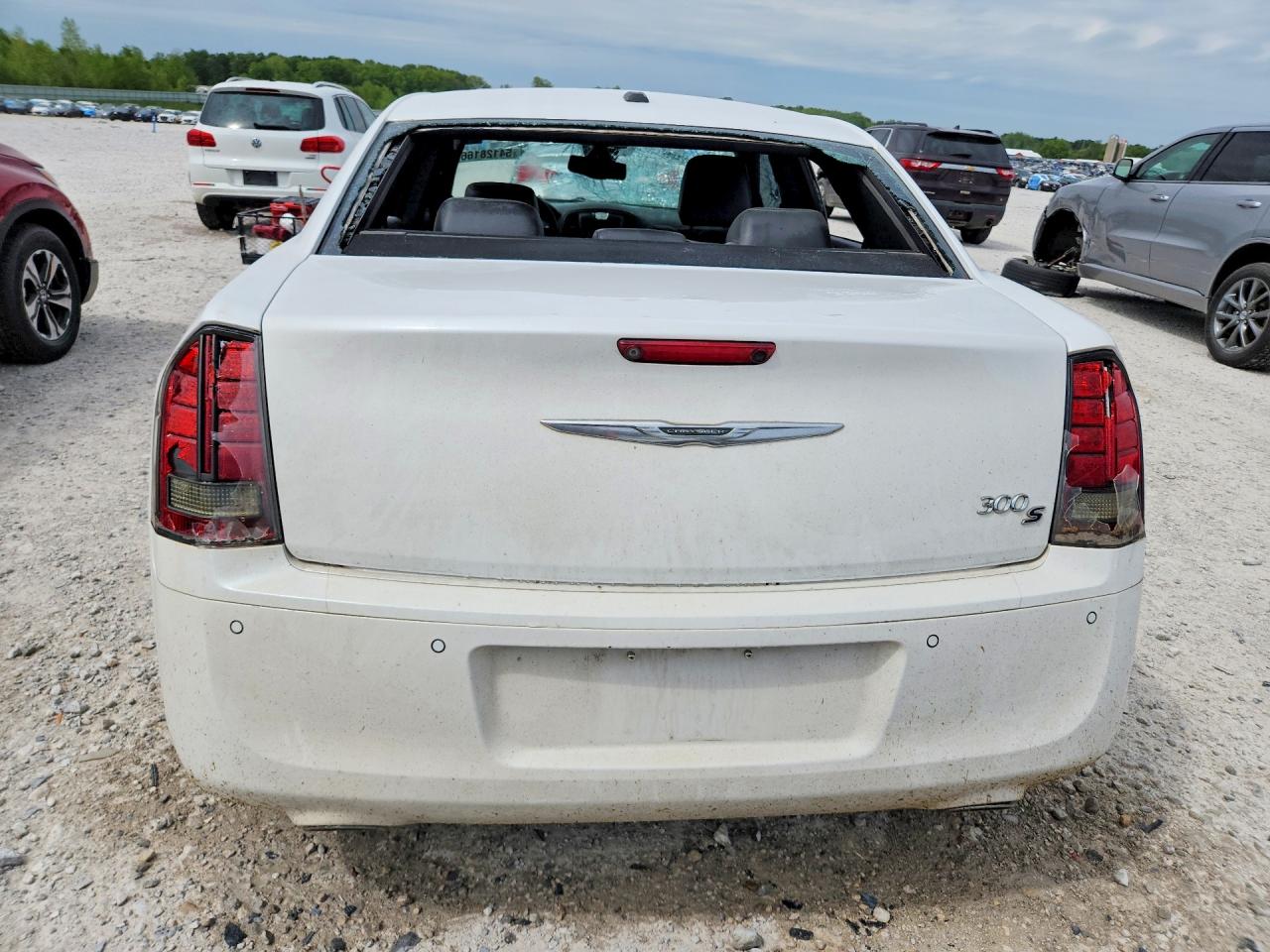 2014 Chrysler 300 S White vin: 2C3CCABG9EH375381