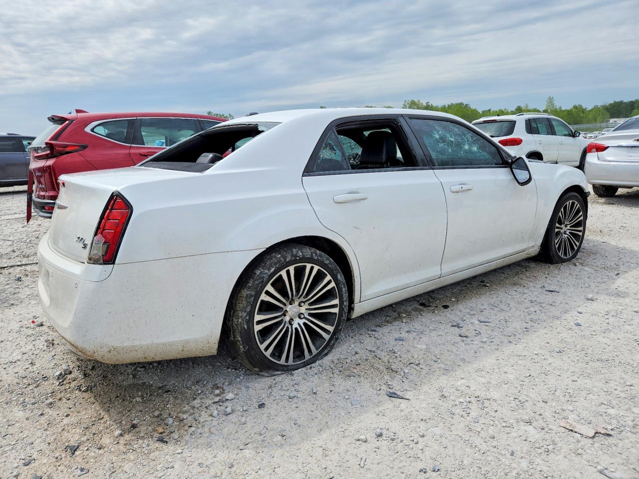 2014 Chrysler 300 S White vin: 2C3CCABG9EH375381