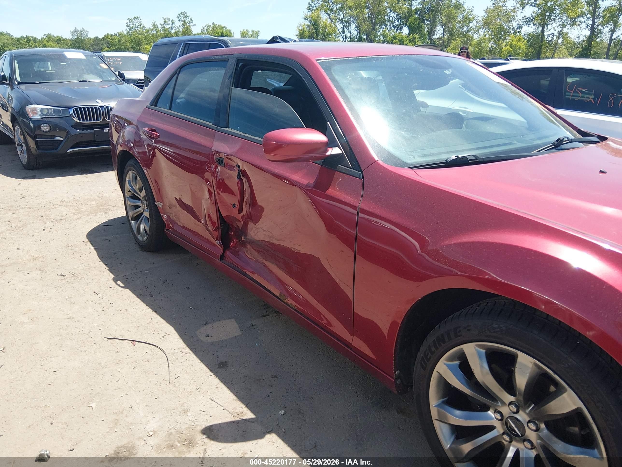 2014 Chrysler 300   Red vin: 2C3CCABGXEH222203
