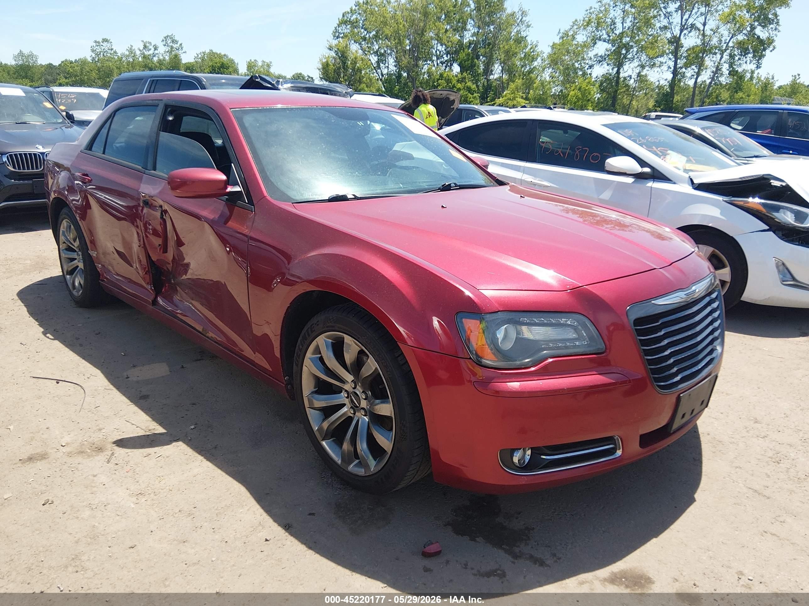 2014 Chrysler 300   Red vin: 2C3CCABGXEH222203