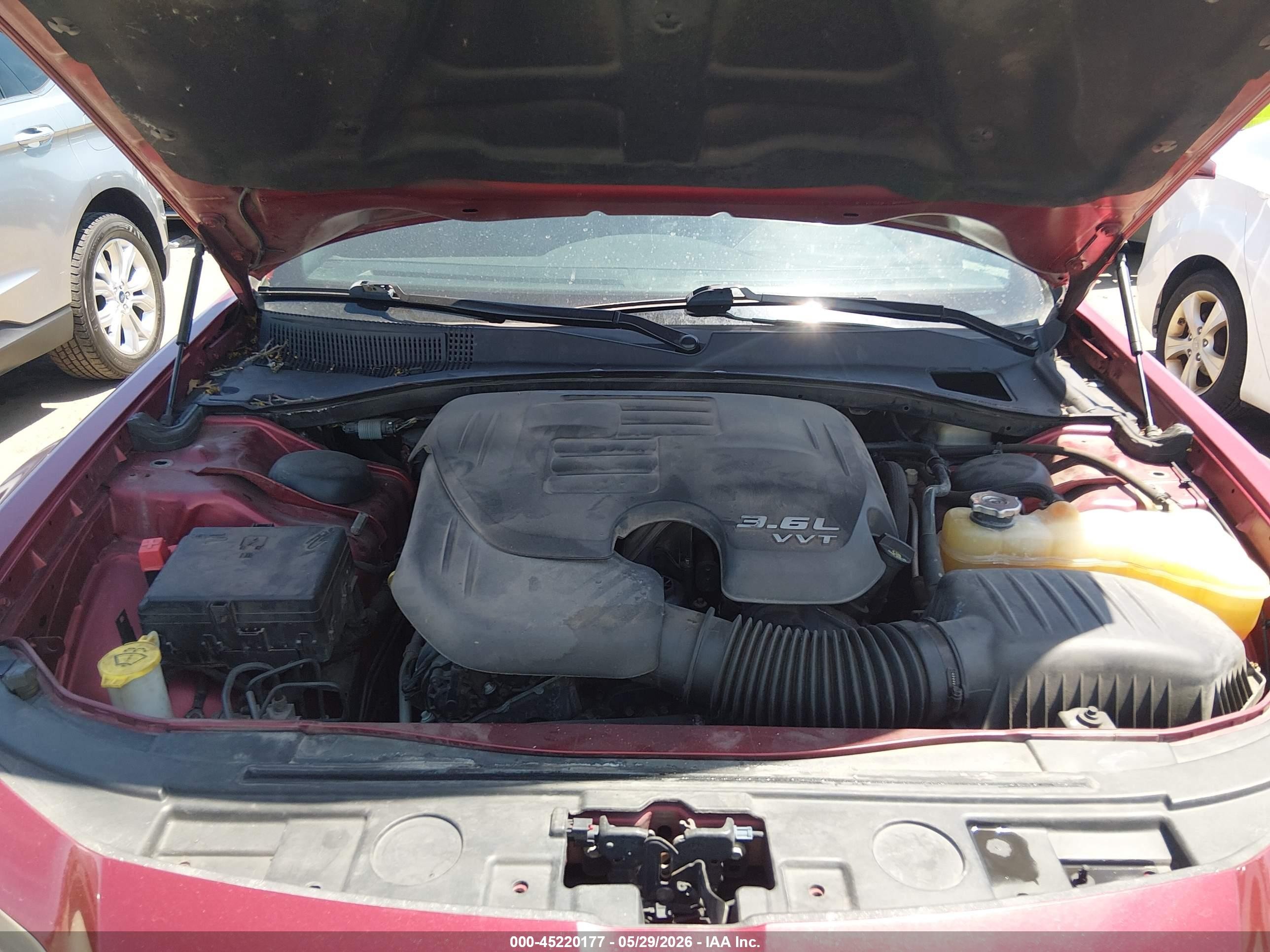 2014 Chrysler 300   Red vin: 2C3CCABGXEH222203