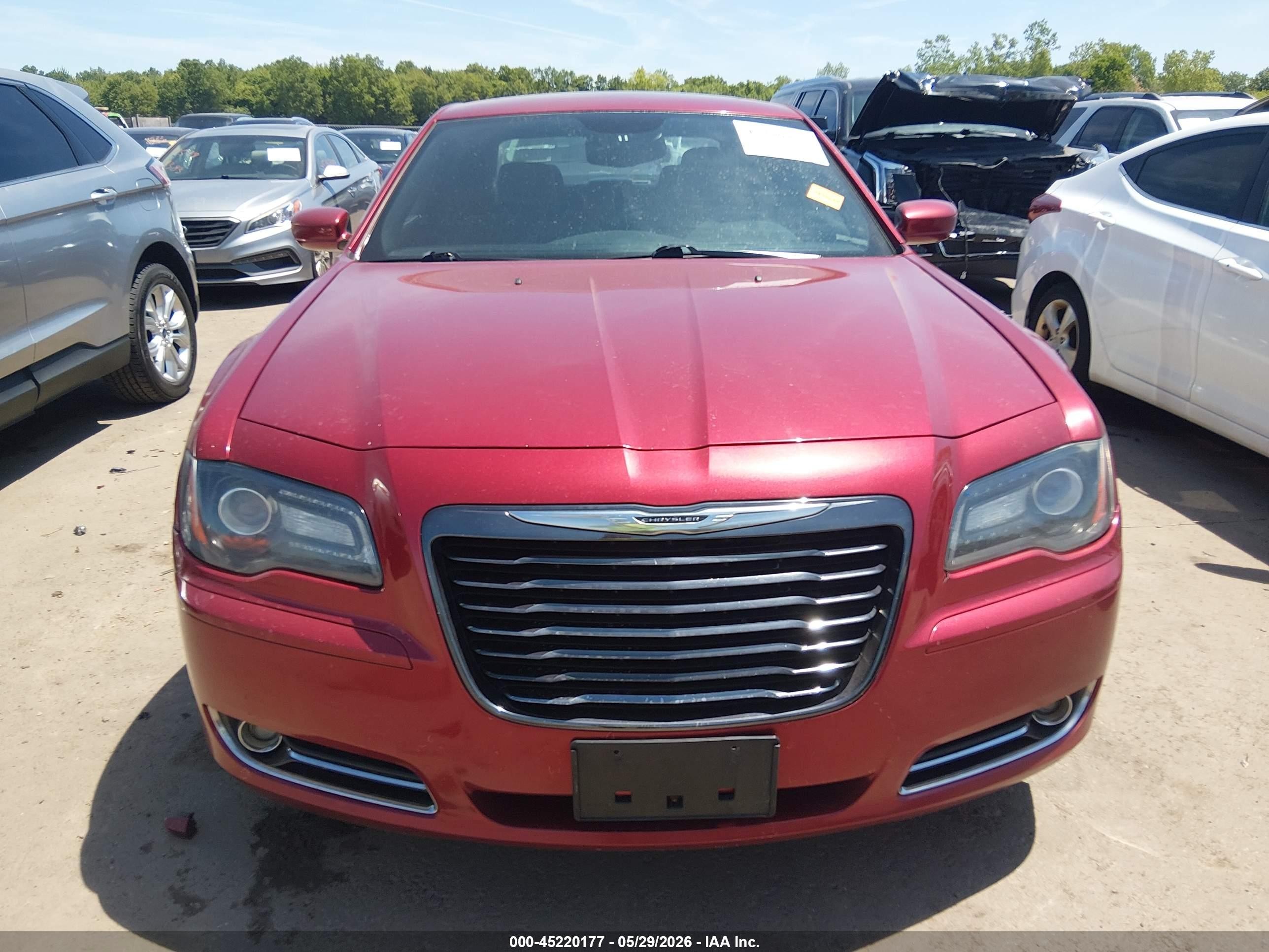 2014 Chrysler 300   Red vin: 2C3CCABGXEH222203