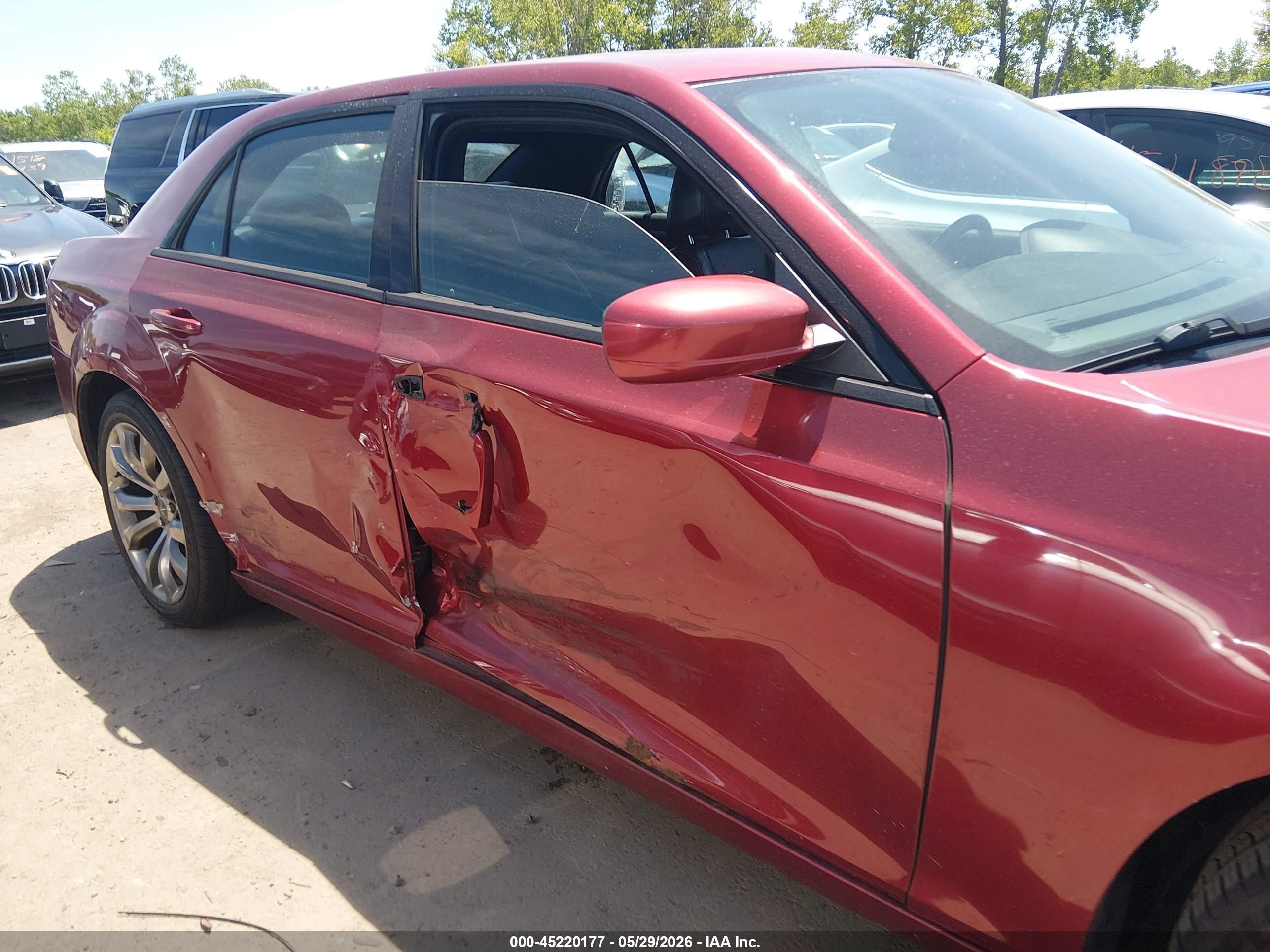 2014 Chrysler 300   Red vin: 2C3CCABGXEH222203