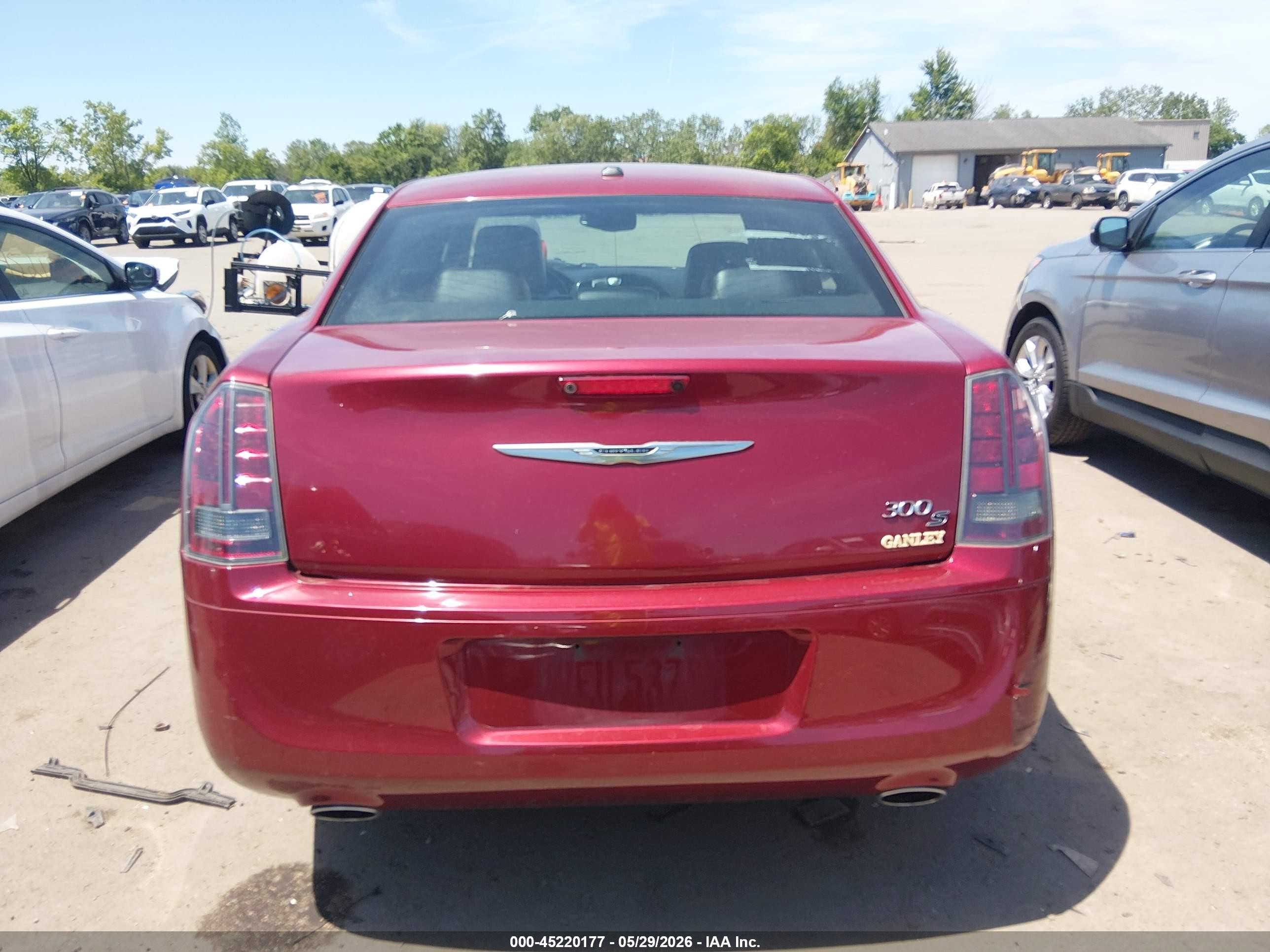 2014 Chrysler 300   Red vin: 2C3CCABGXEH222203