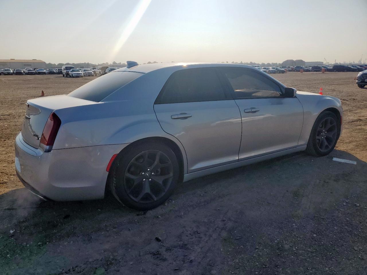 2021 Chrysler 300 S Silver vin: 2C3CCABGXMH589195