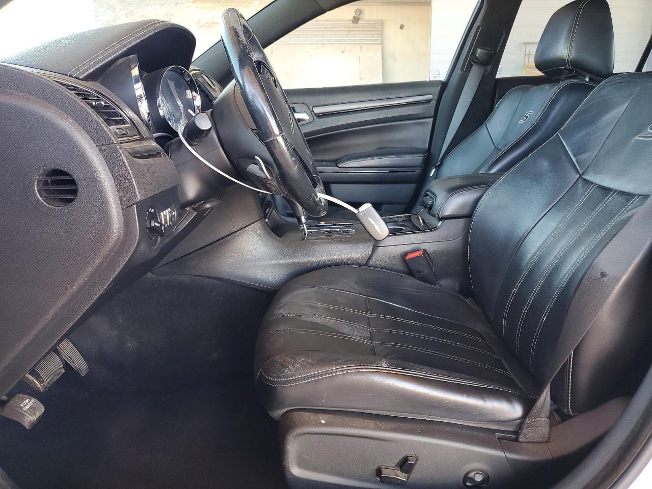 2014 Chrysler 300 S White vin: 2C3CCABT0EH346946