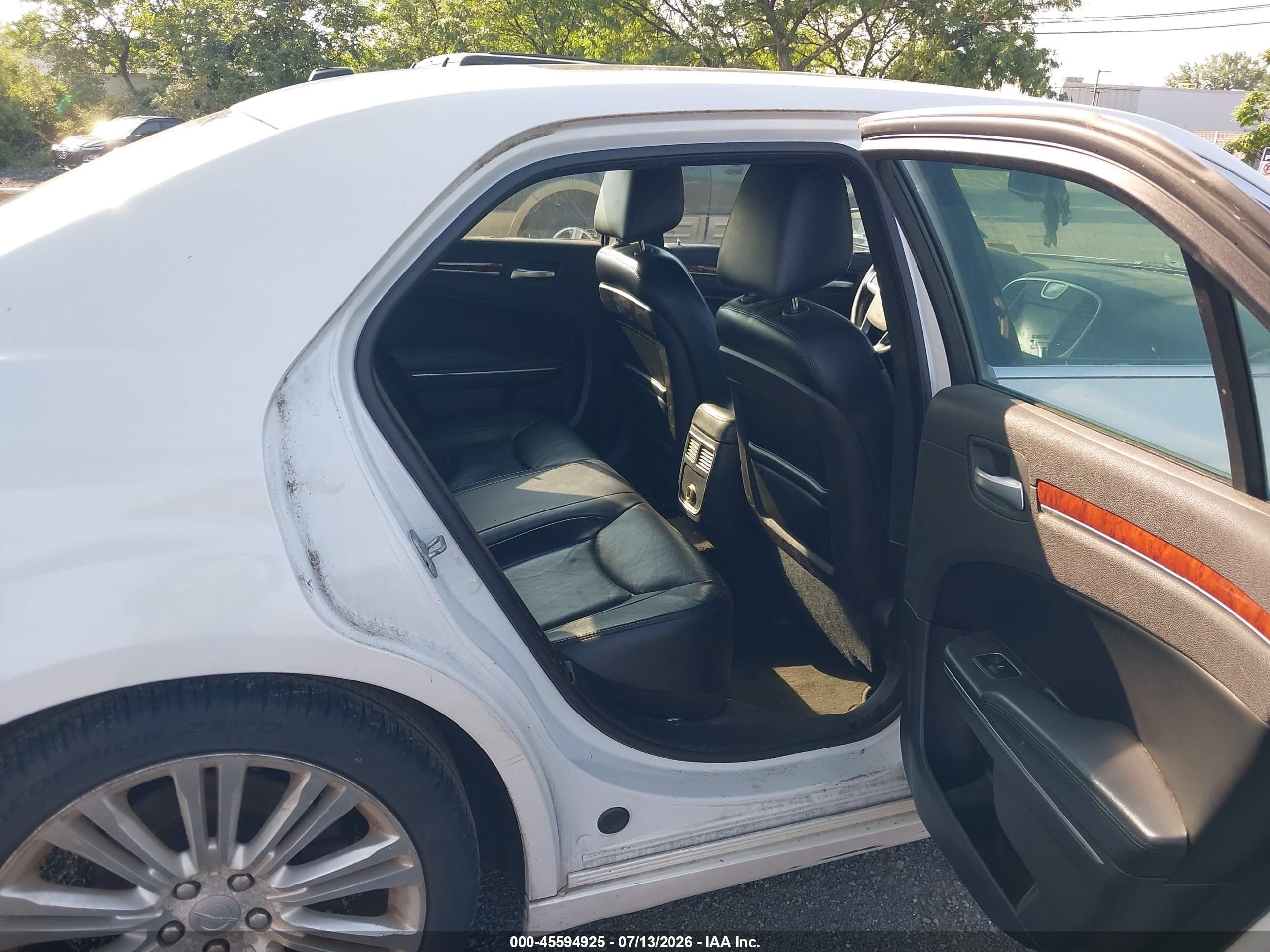 2012 Chrysler 300 Limited Белый vin: 2C3CCACG0CH176067