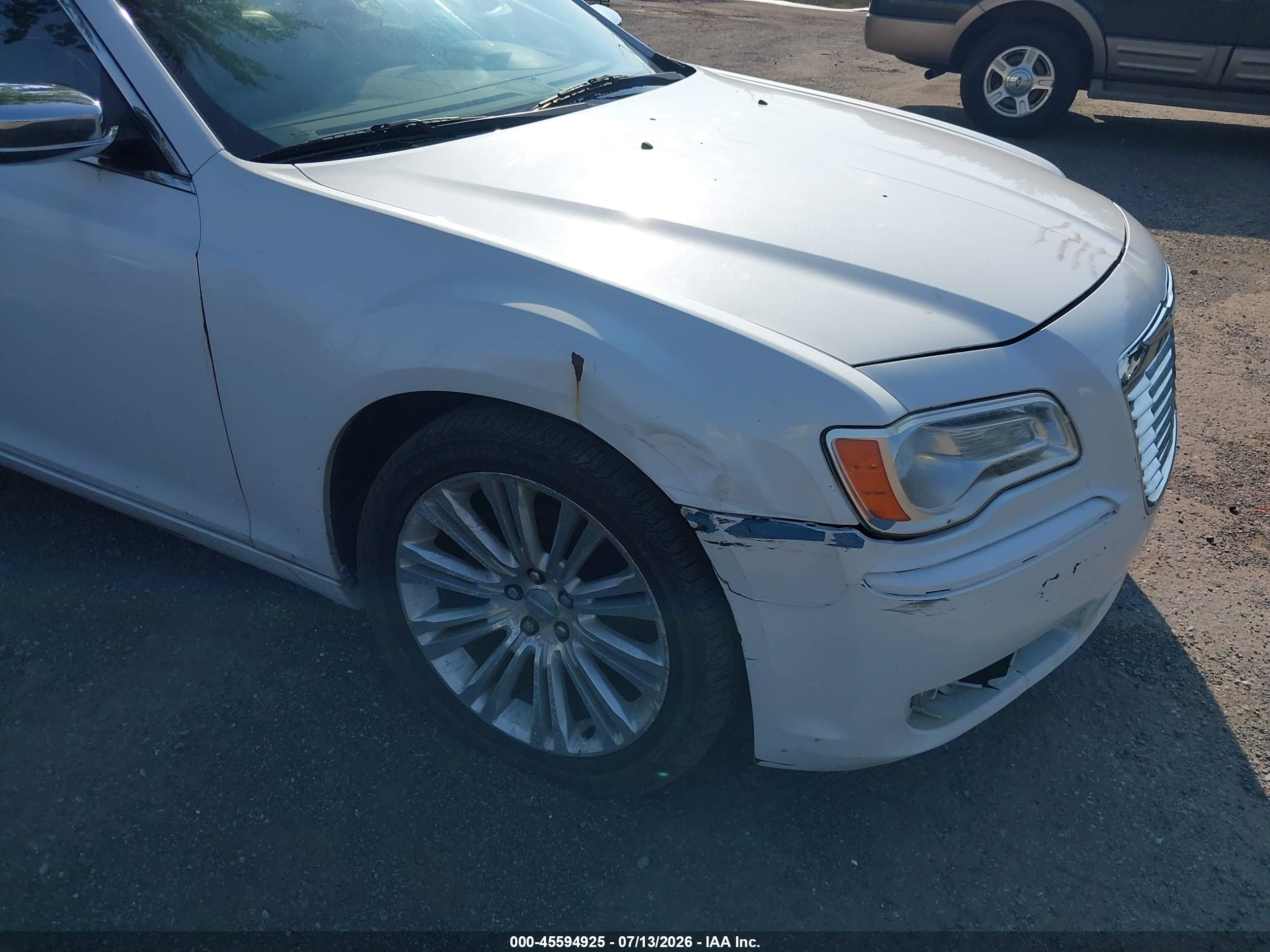 2012 Chrysler 300 Limited Белый vin: 2C3CCACG0CH176067