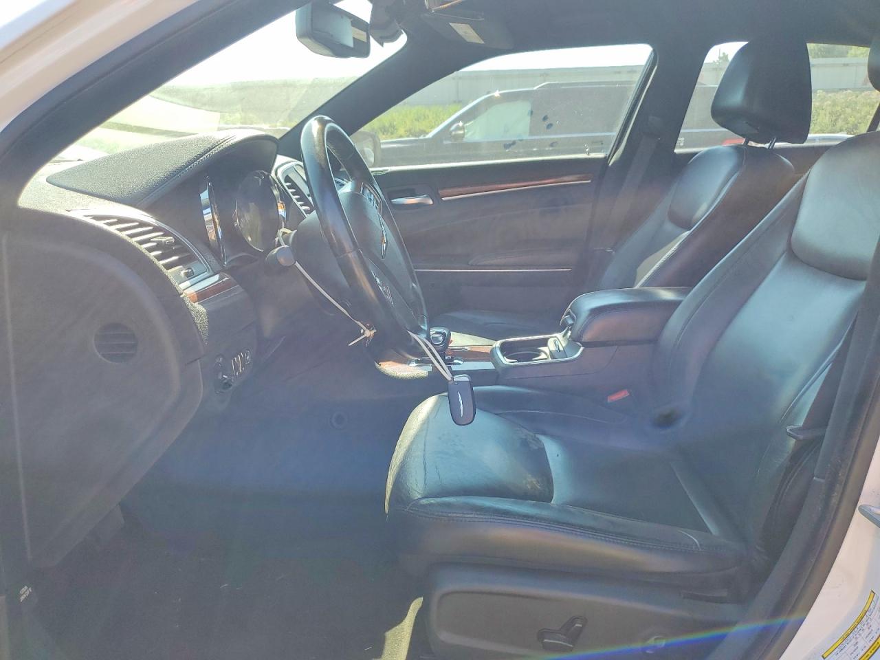 2012 Chrysler 300 Limited White vin: 2C3CCACG0CH200612
