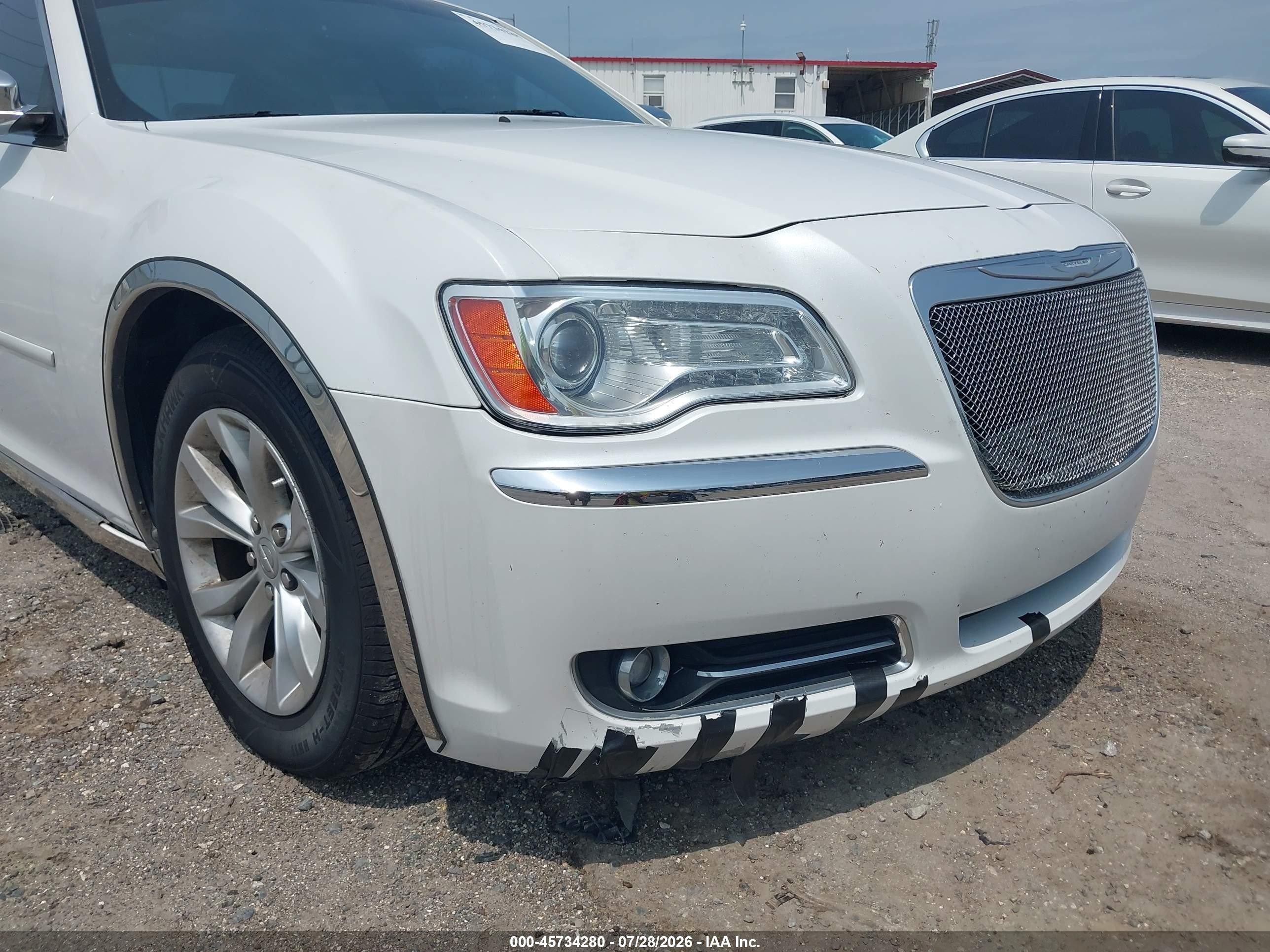 2012 Chrysler 300 Limited White vin: 2C3CCACG0CH213084