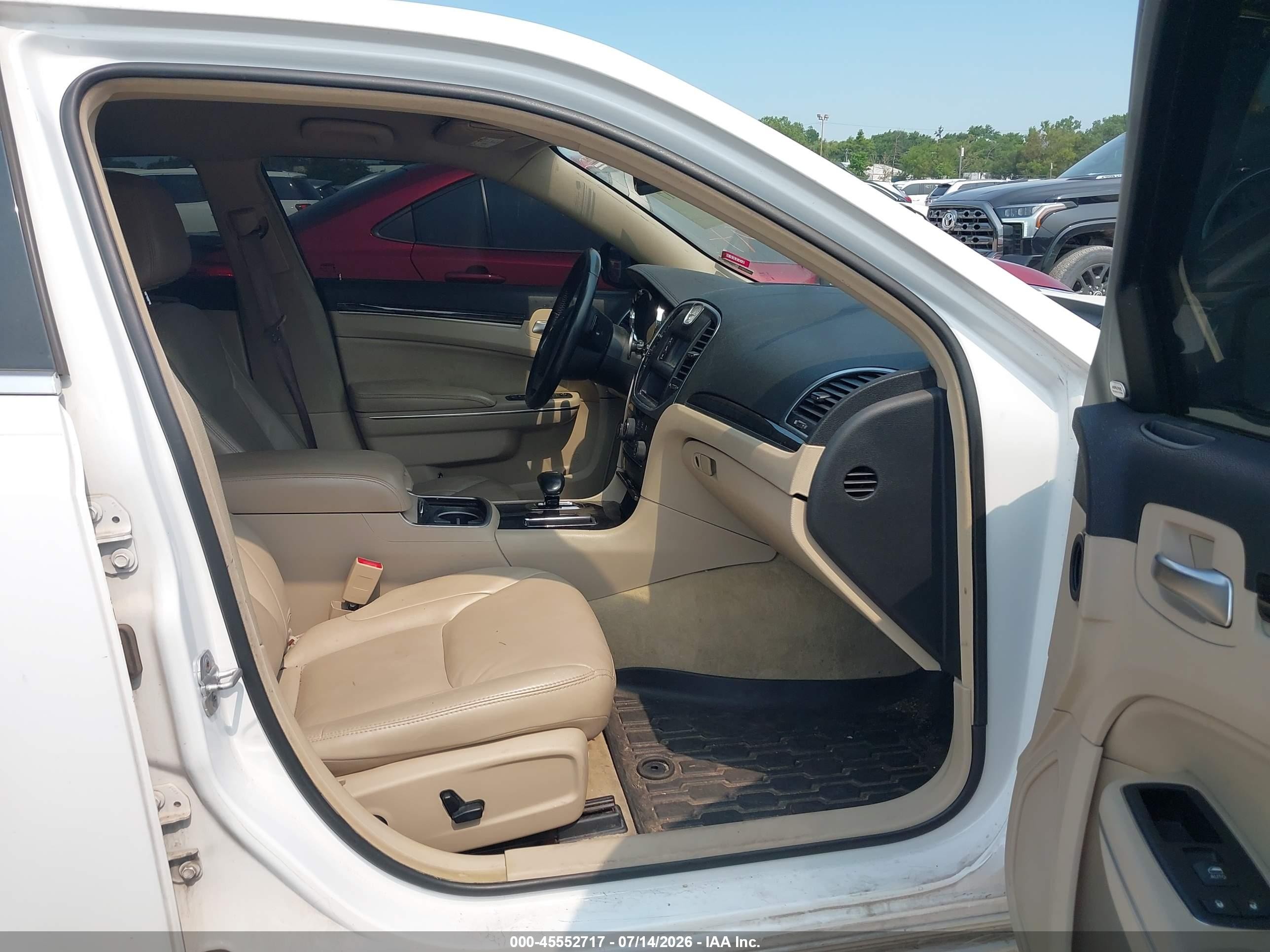 2012 Chrysler 300 Limited White vin: 2C3CCACG1CH192374