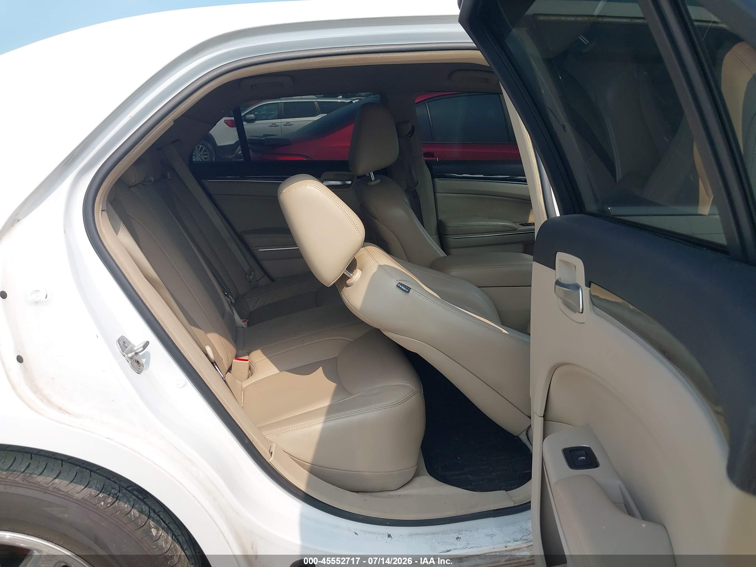 2012 Chrysler 300 Limited White vin: 2C3CCACG1CH192374
