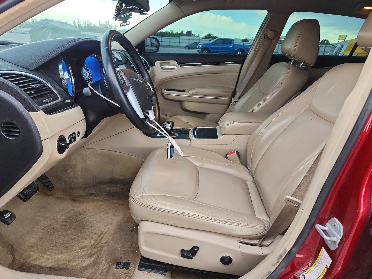 2012 Chrysler 300 Limited Red vin: 2C3CCACG2CH213121