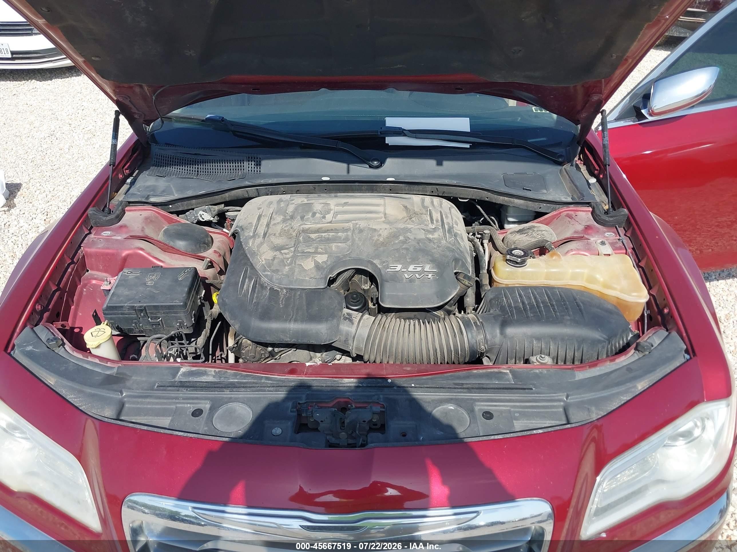 2012 Chrysler 300 Limited Red vin: 2C3CCACG3CH243163