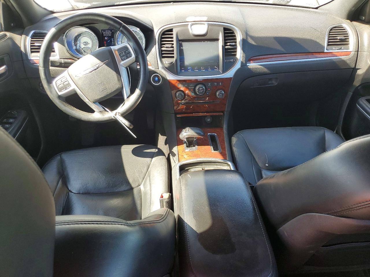 2012 Chrysler 300 Limited White vin: 2C3CCACG5CH205885