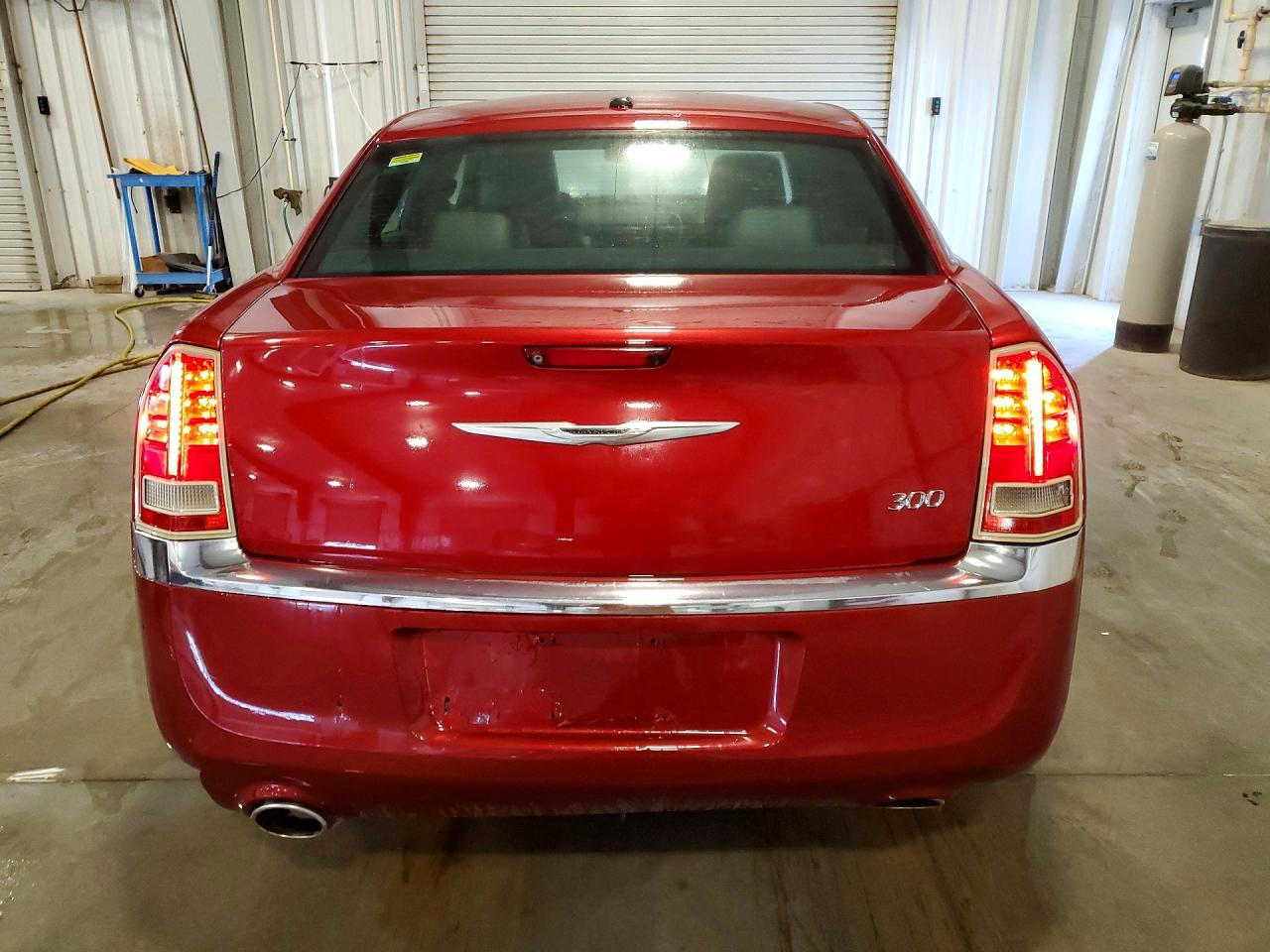 2012 Chrysler 300 Limited Red vin: 2C3CCACG6CH265822