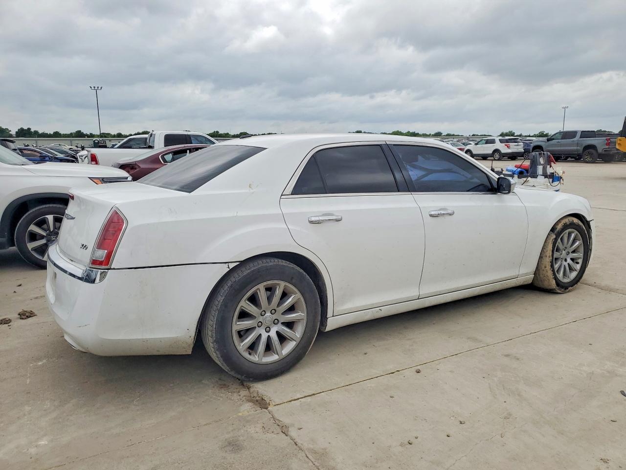 2012 Chrysler 300 Limited White vin: 2C3CCACG7CH182125