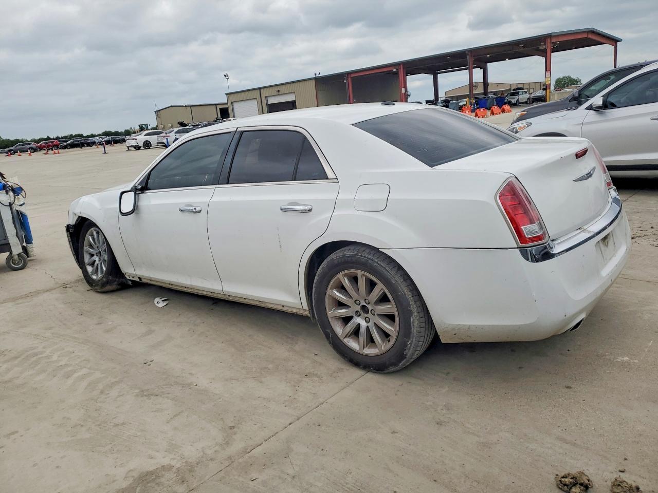 2012 Chrysler 300 Limited White vin: 2C3CCACG7CH182125
