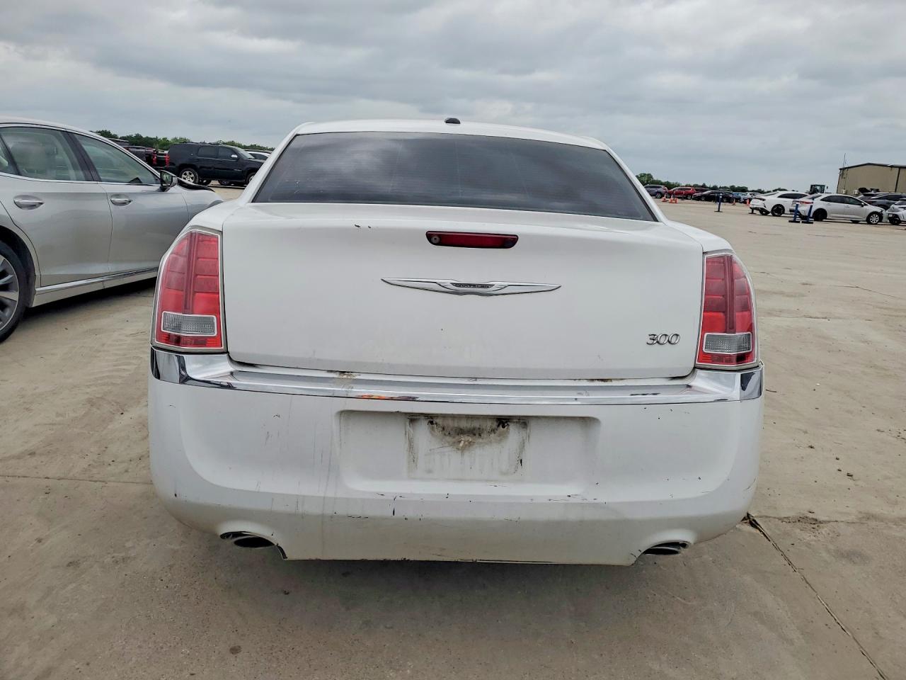 2012 Chrysler 300 Limited White vin: 2C3CCACG7CH182125