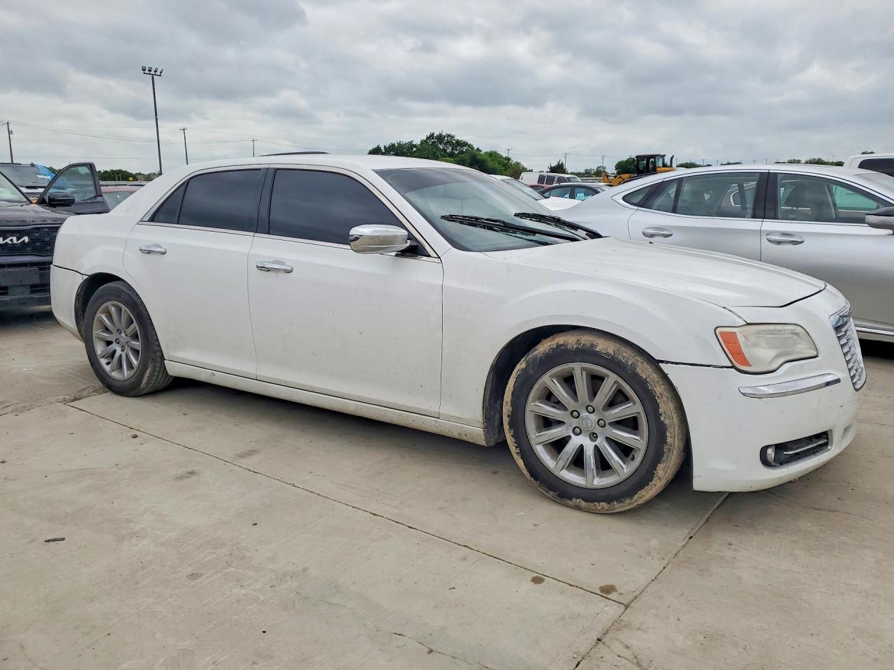 2012 Chrysler 300 Limited White vin: 2C3CCACG7CH182125