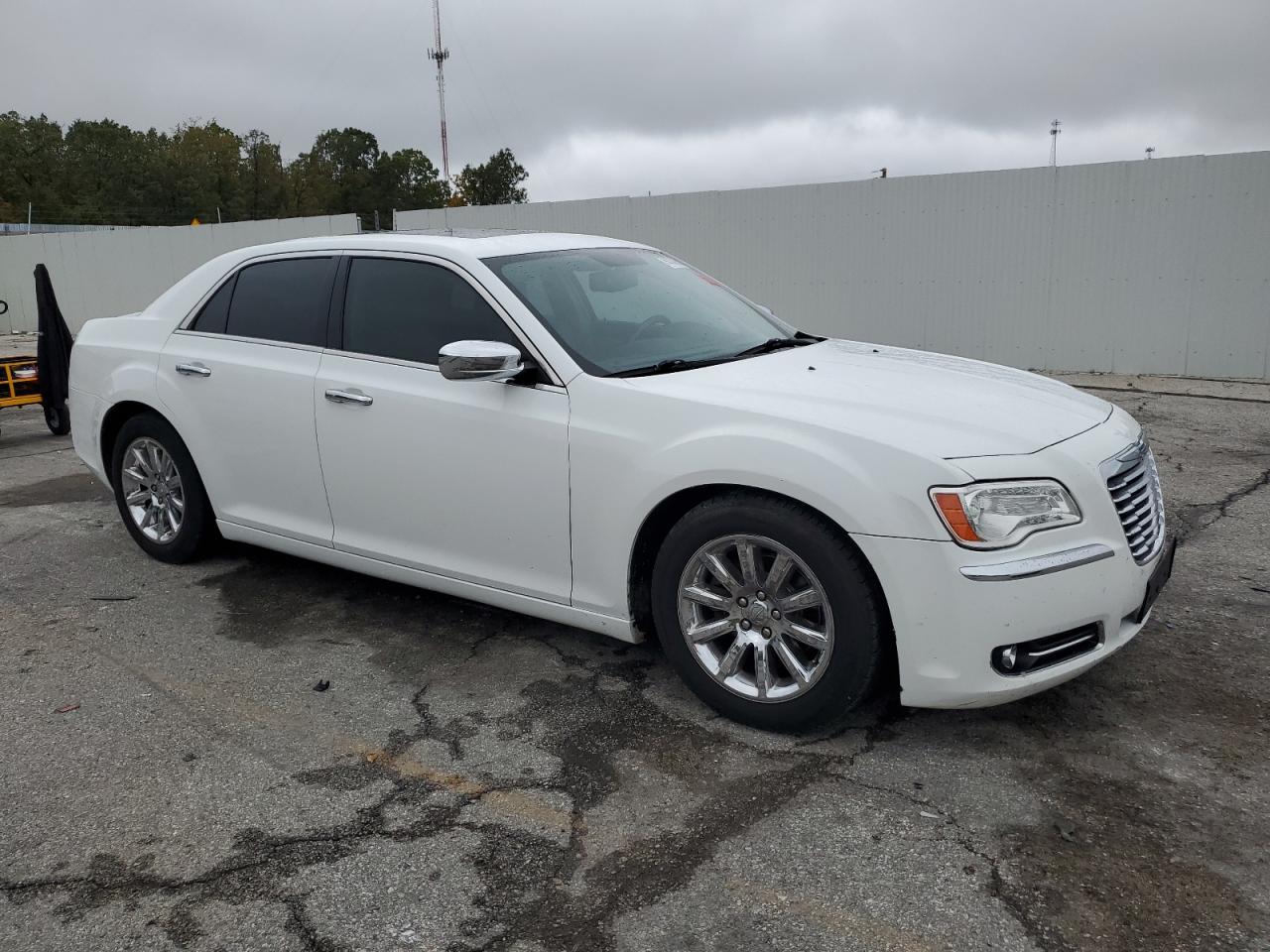 2012 Chrysler 300 Limited White vin: 2C3CCACG7CH274366