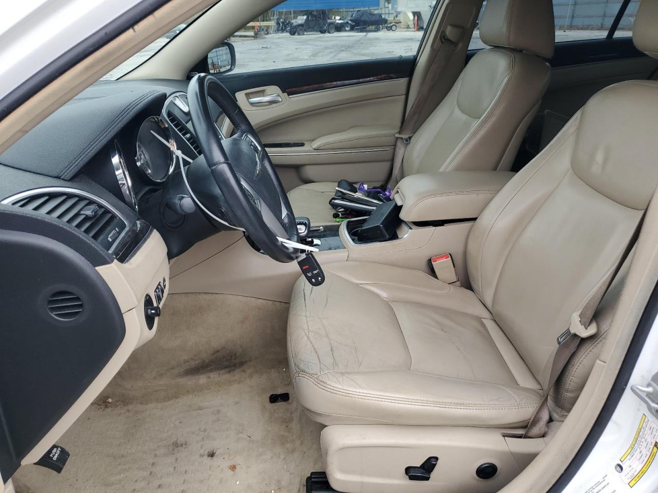 2012 Chrysler 300 Limited White vin: 2C3CCACG7CH274366