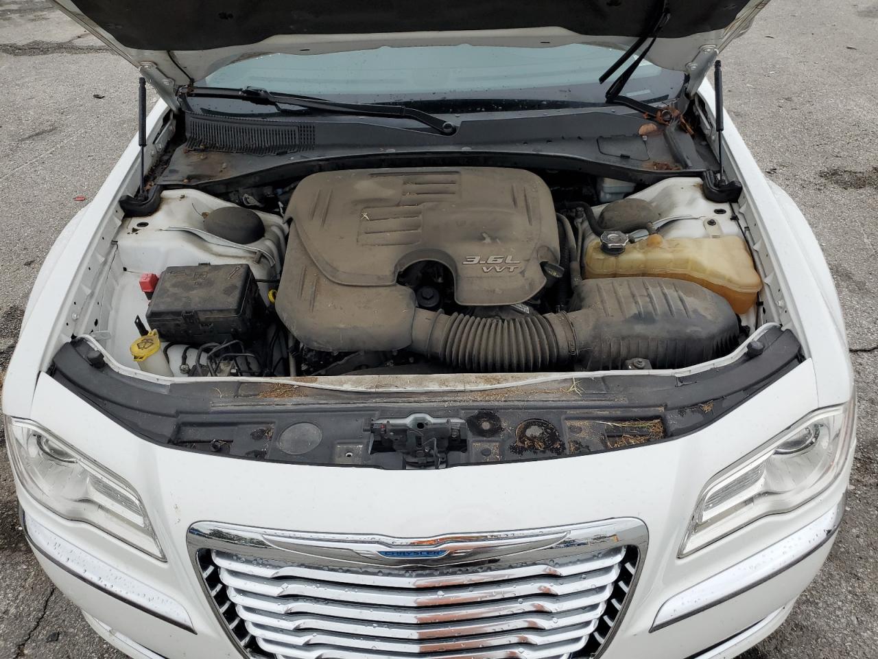 2012 Chrysler 300 Limited White vin: 2C3CCACG7CH274366