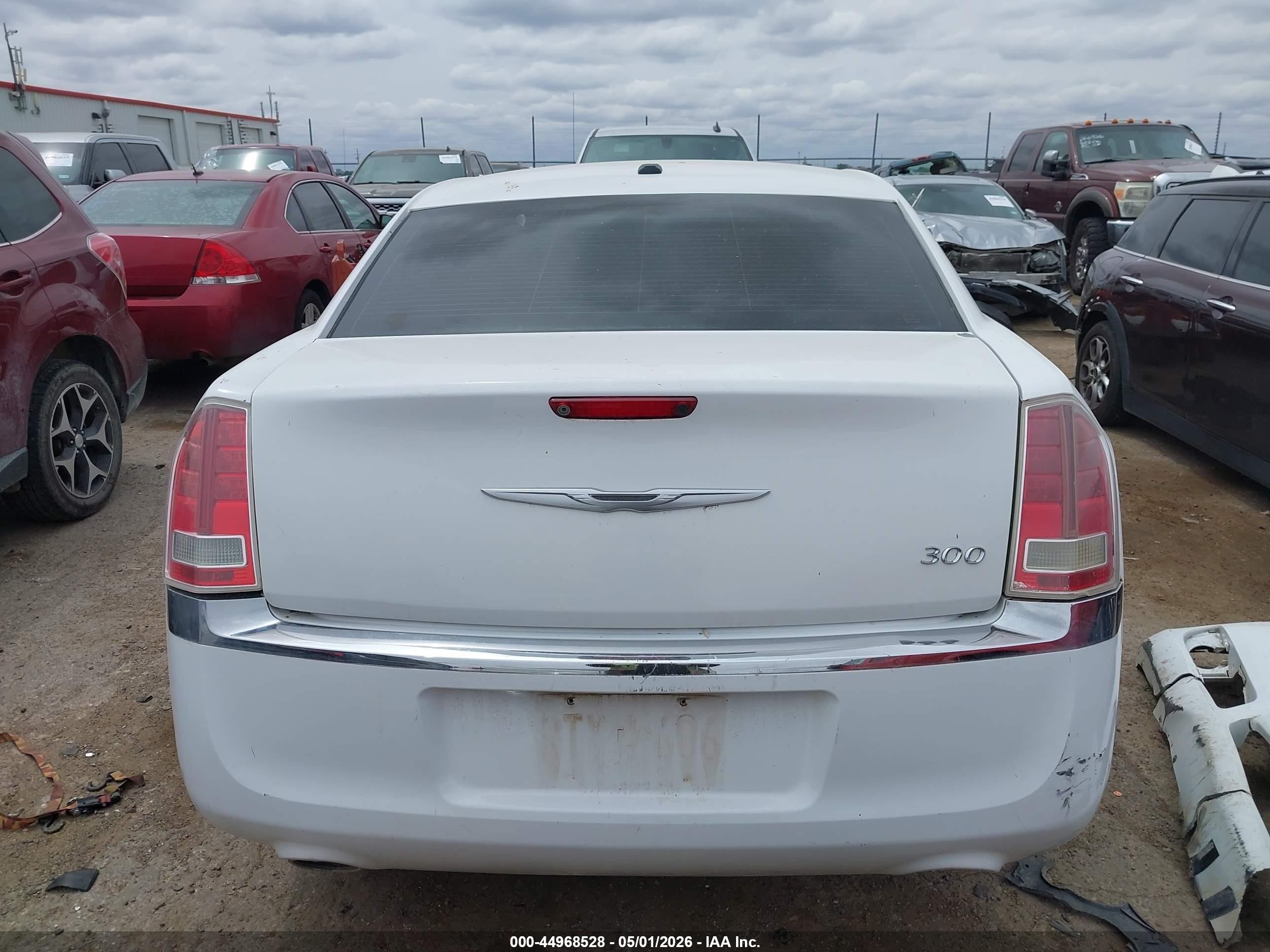 2012 Chrysler 300 Limited White vin: 2C3CCACG8CH192873