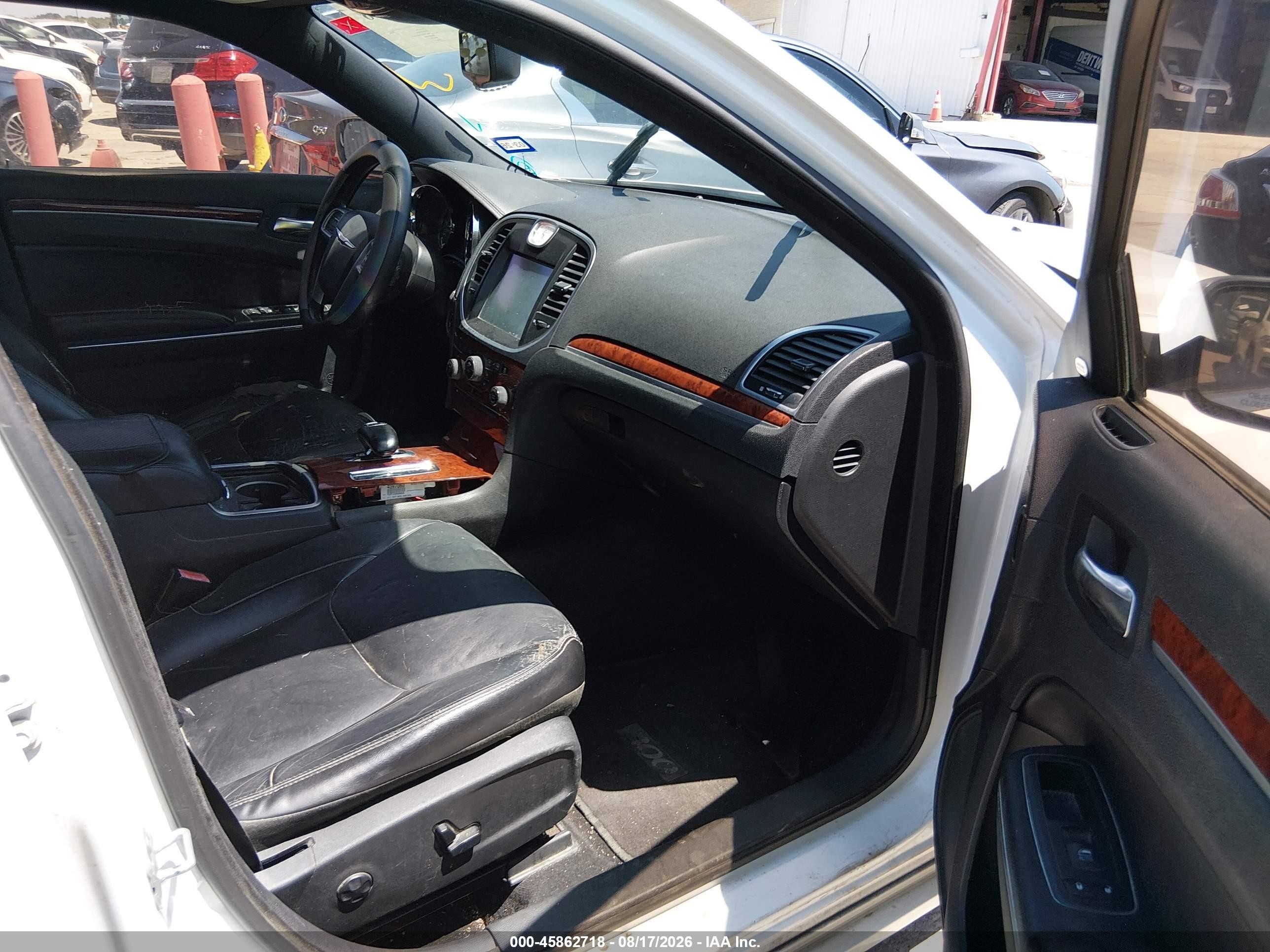 2012 Chrysler 300 Limited Белый vin: 2C3CCACG8CH221725