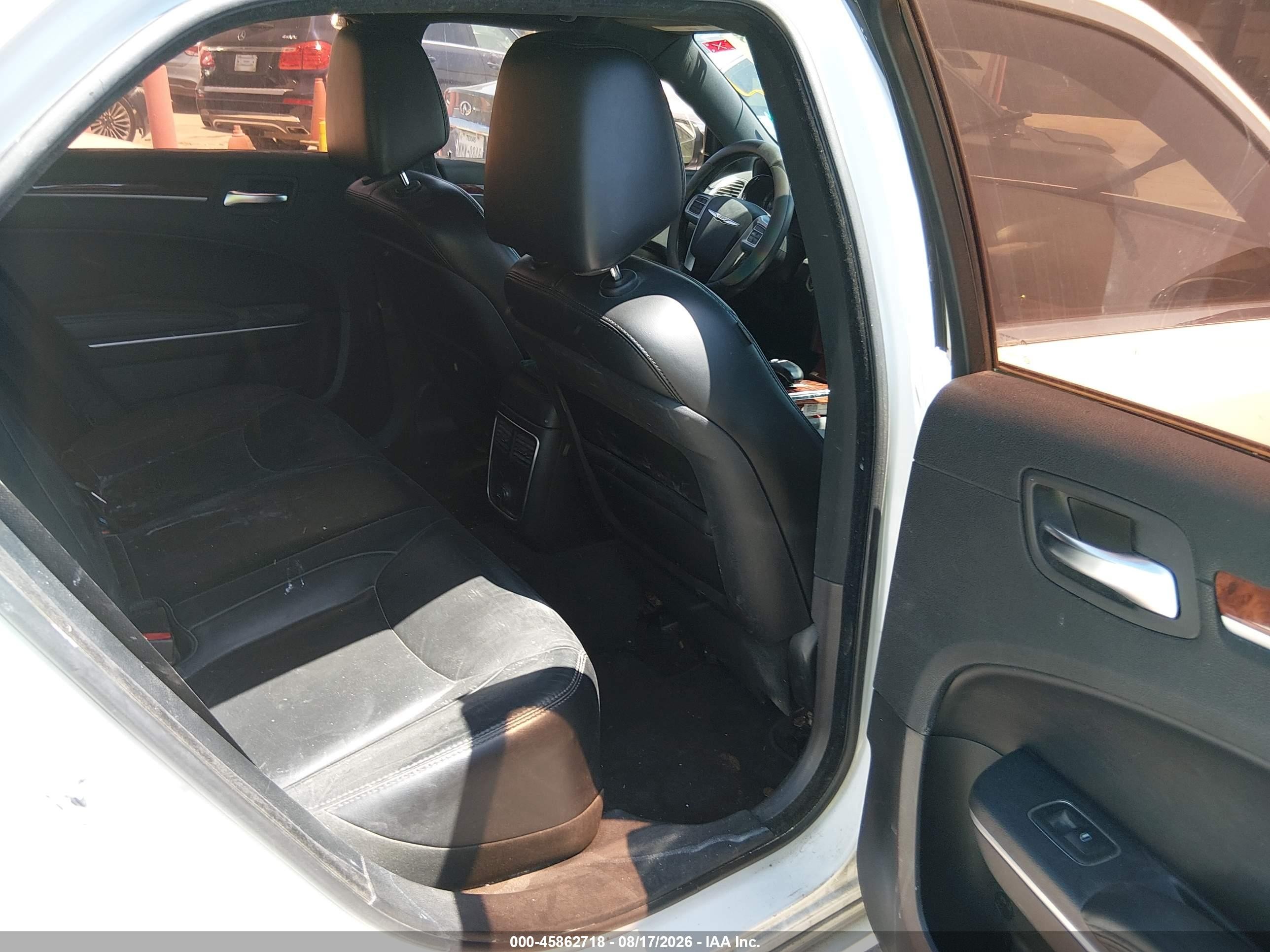 2012 Chrysler 300 Limited Белый vin: 2C3CCACG8CH221725