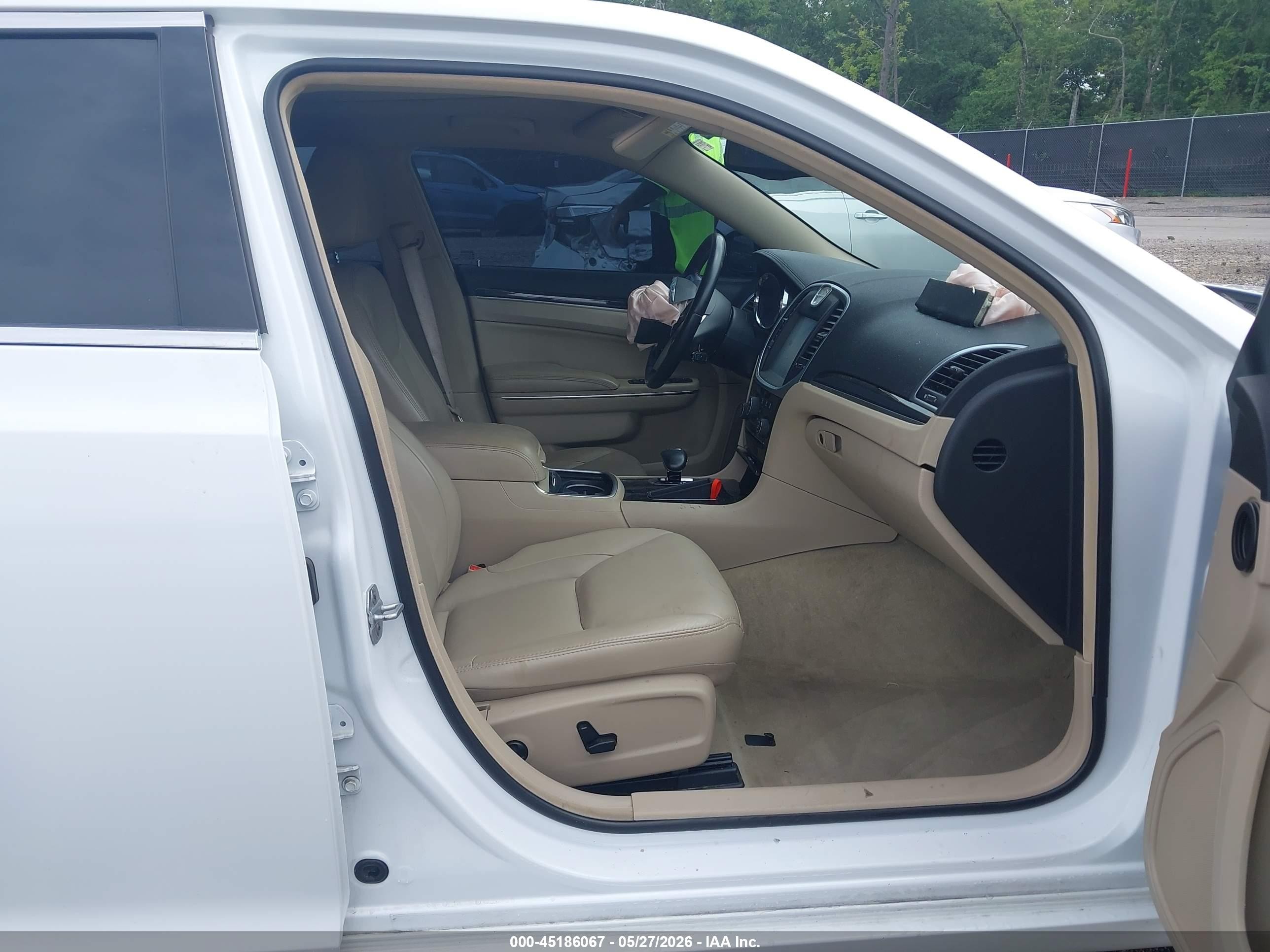 2012 Chrysler 300 Limited White vin: 2C3CCACGXCH188551