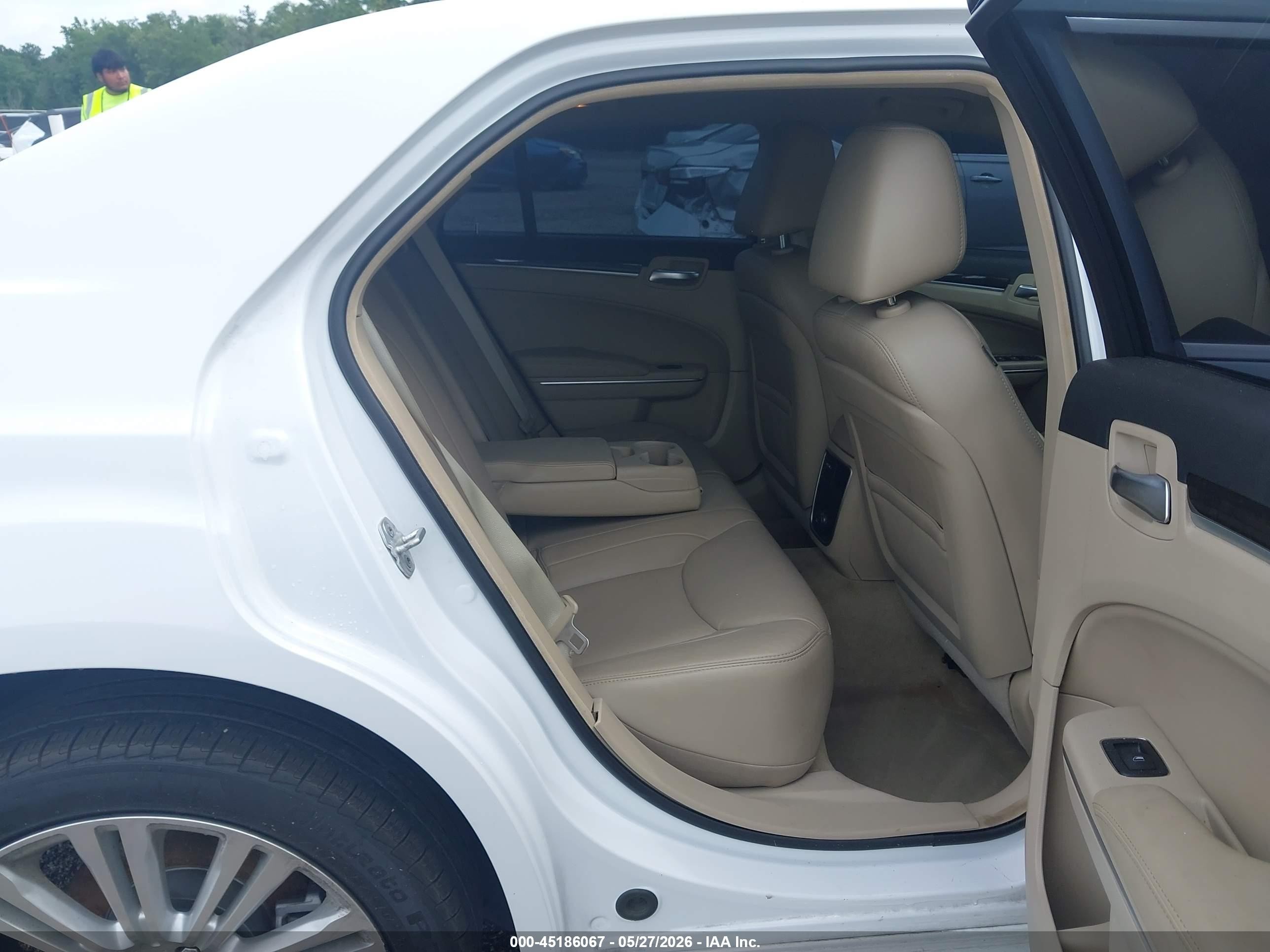 2012 Chrysler 300 Limited White vin: 2C3CCACGXCH188551