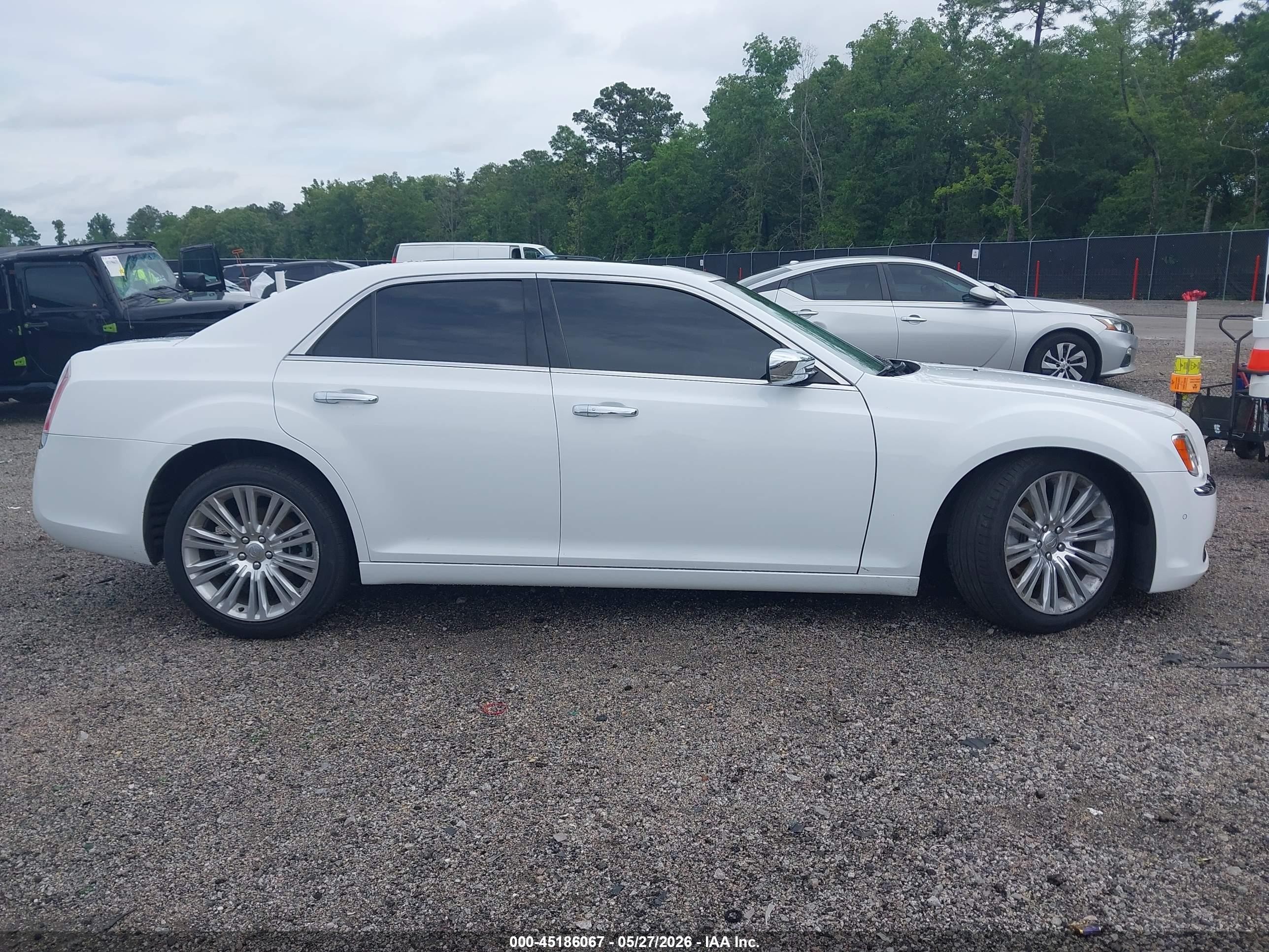 2012 Chrysler 300 Limited White vin: 2C3CCACGXCH188551