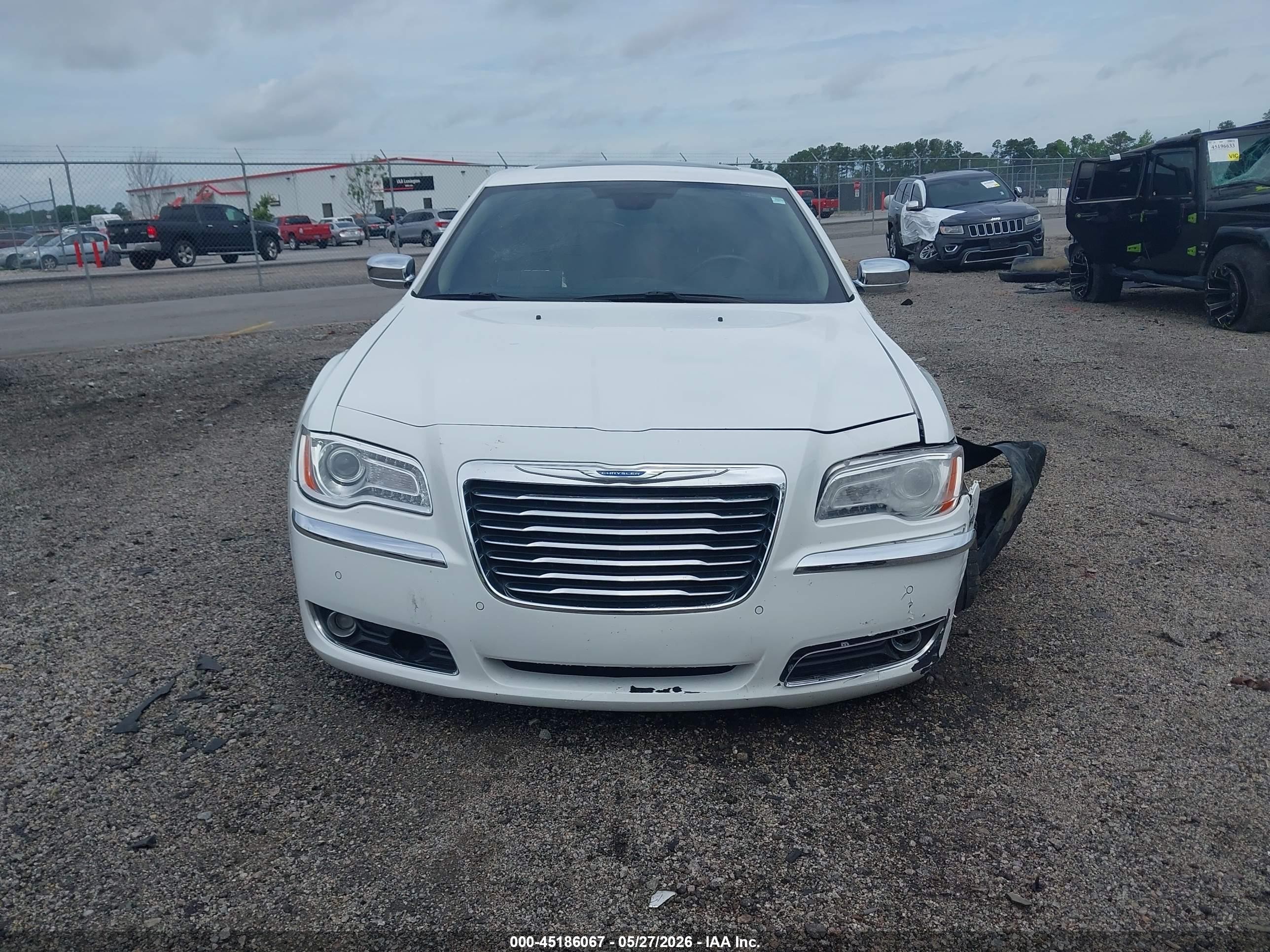2012 Chrysler 300 Limited White vin: 2C3CCACGXCH188551