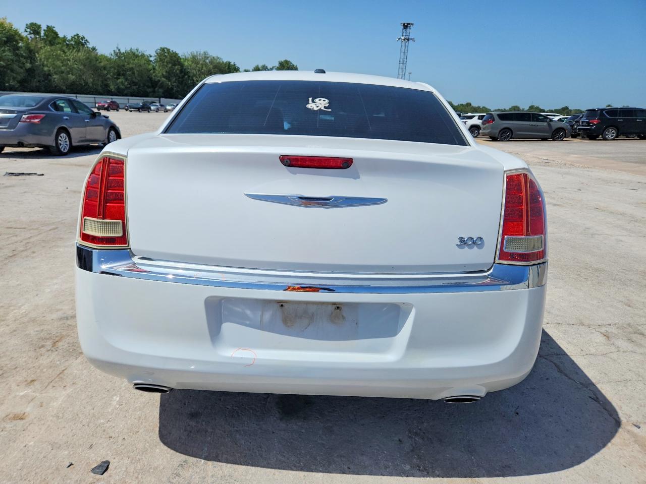 2012 Chrysler 300 Limited White vin: 2C3CCACGXCH195354