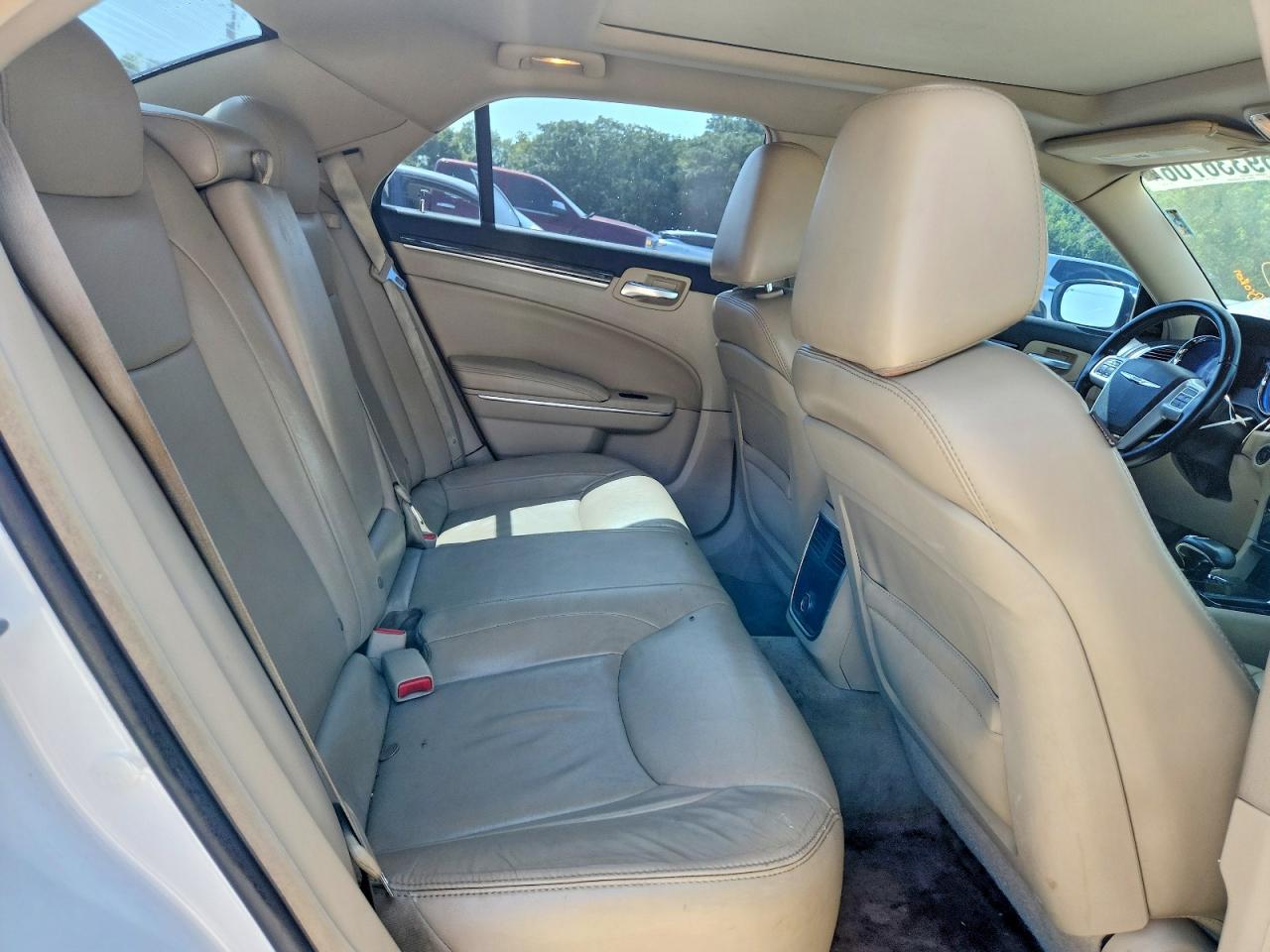 2012 Chrysler 300 Limited White vin: 2C3CCACGXCH195354