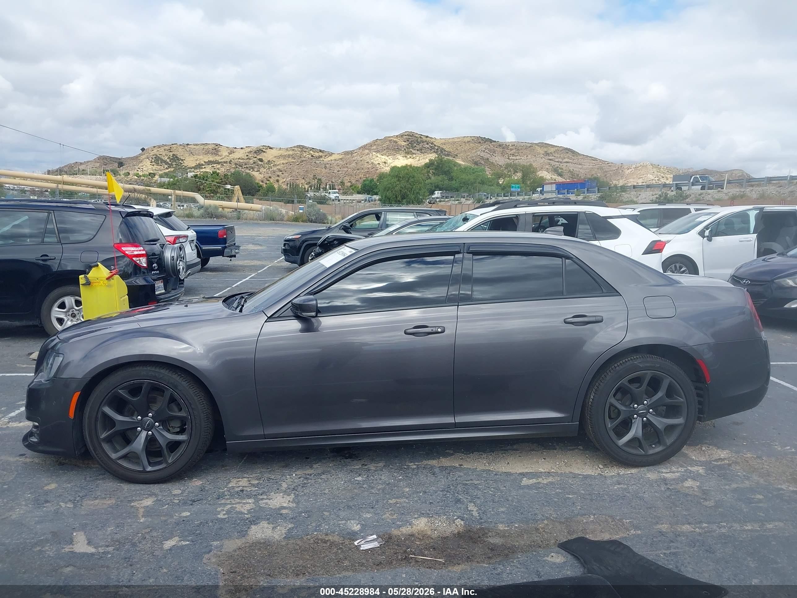 2022 Chrysler 300 Touring L Gray vin: 2C3CCADG9NH190826