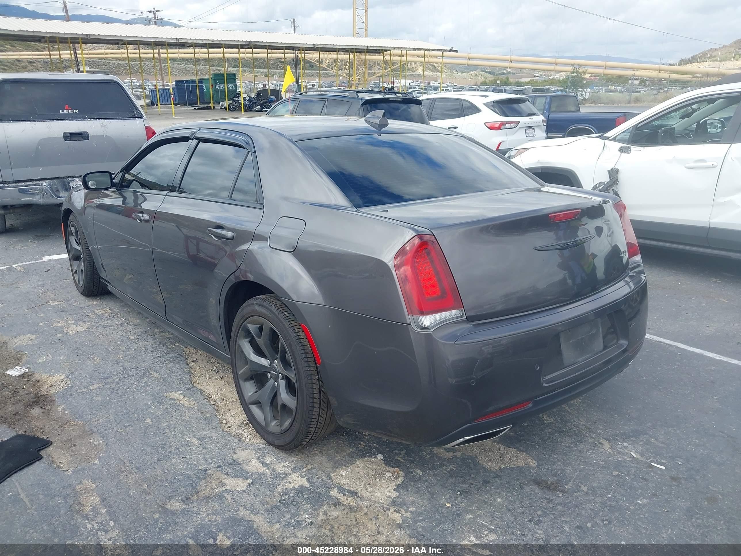 2022 Chrysler 300 Touring L Gray vin: 2C3CCADG9NH190826