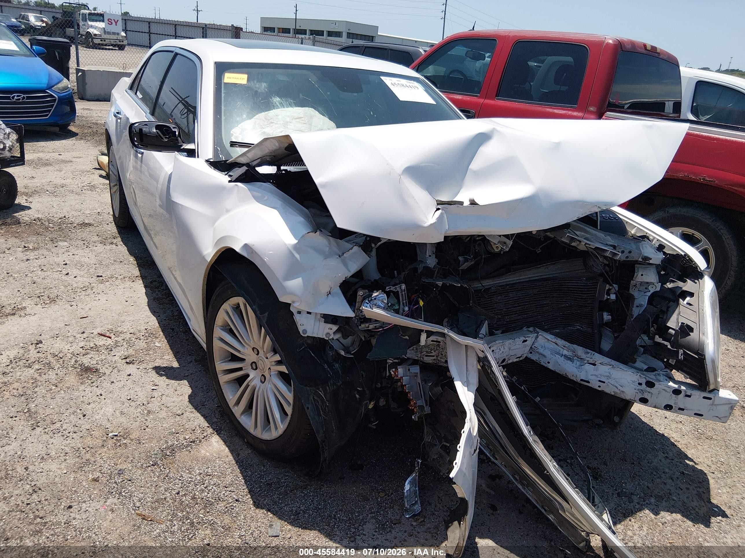 2014 Chrysler 300c   Белый vin: 2C3CCAEG1EH355153