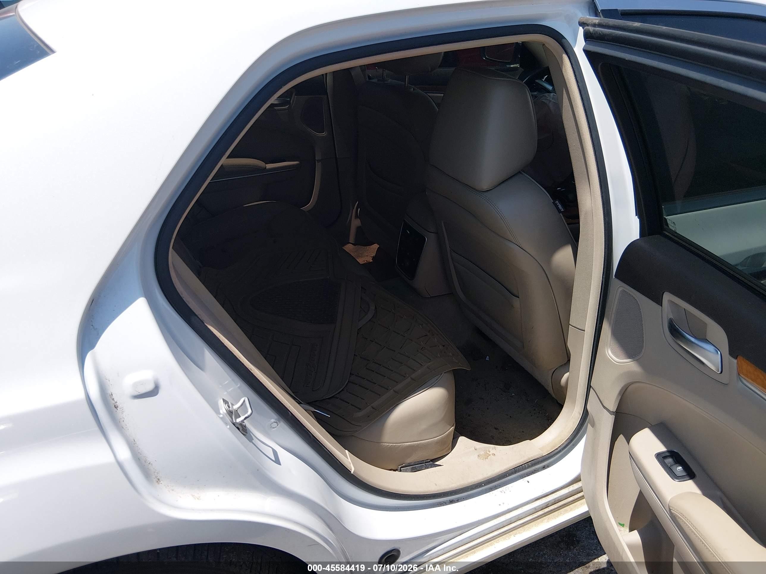 2014 Chrysler 300c   Белый vin: 2C3CCAEG1EH355153