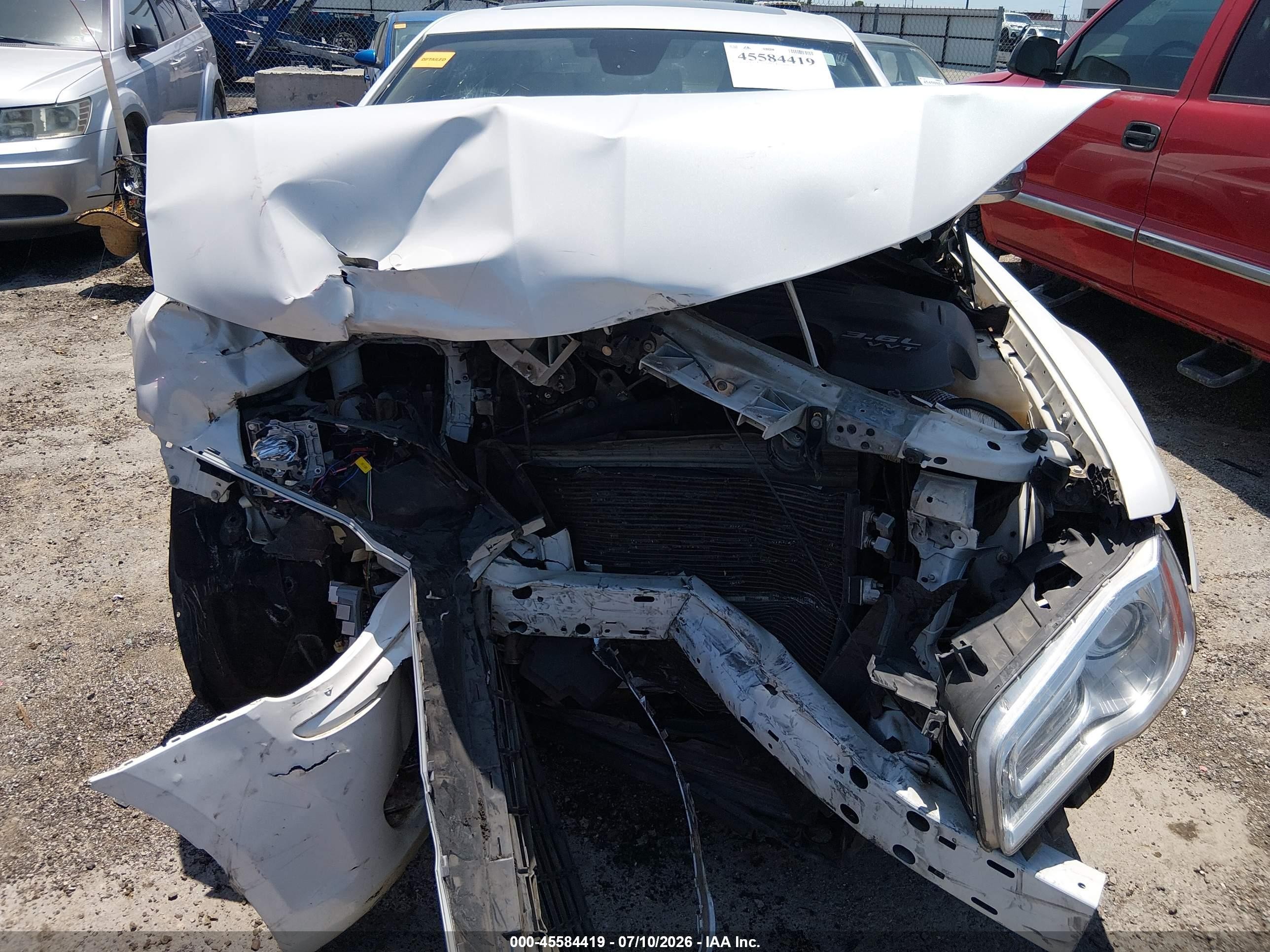 2014 Chrysler 300c   Белый vin: 2C3CCAEG1EH355153
