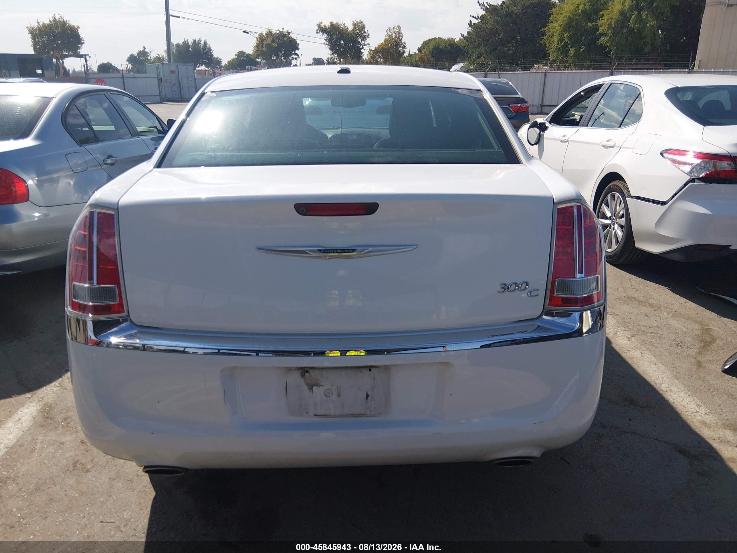 2014 Chrysler 300c   White vin: 2C3CCAEG2EH252825