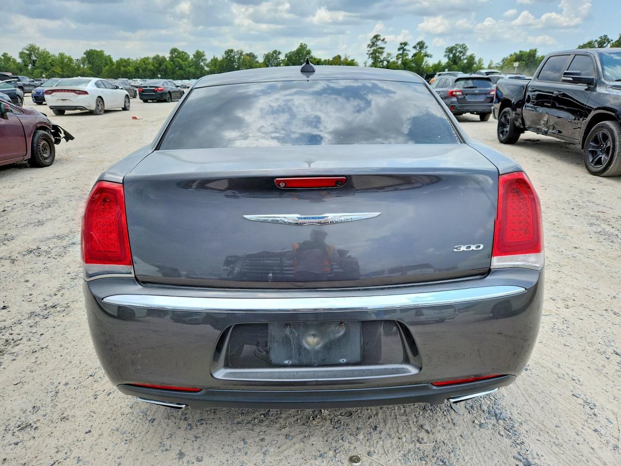 2018 Chrysler 300 Limited Gray vin: 2C3CCAEG3JH123390