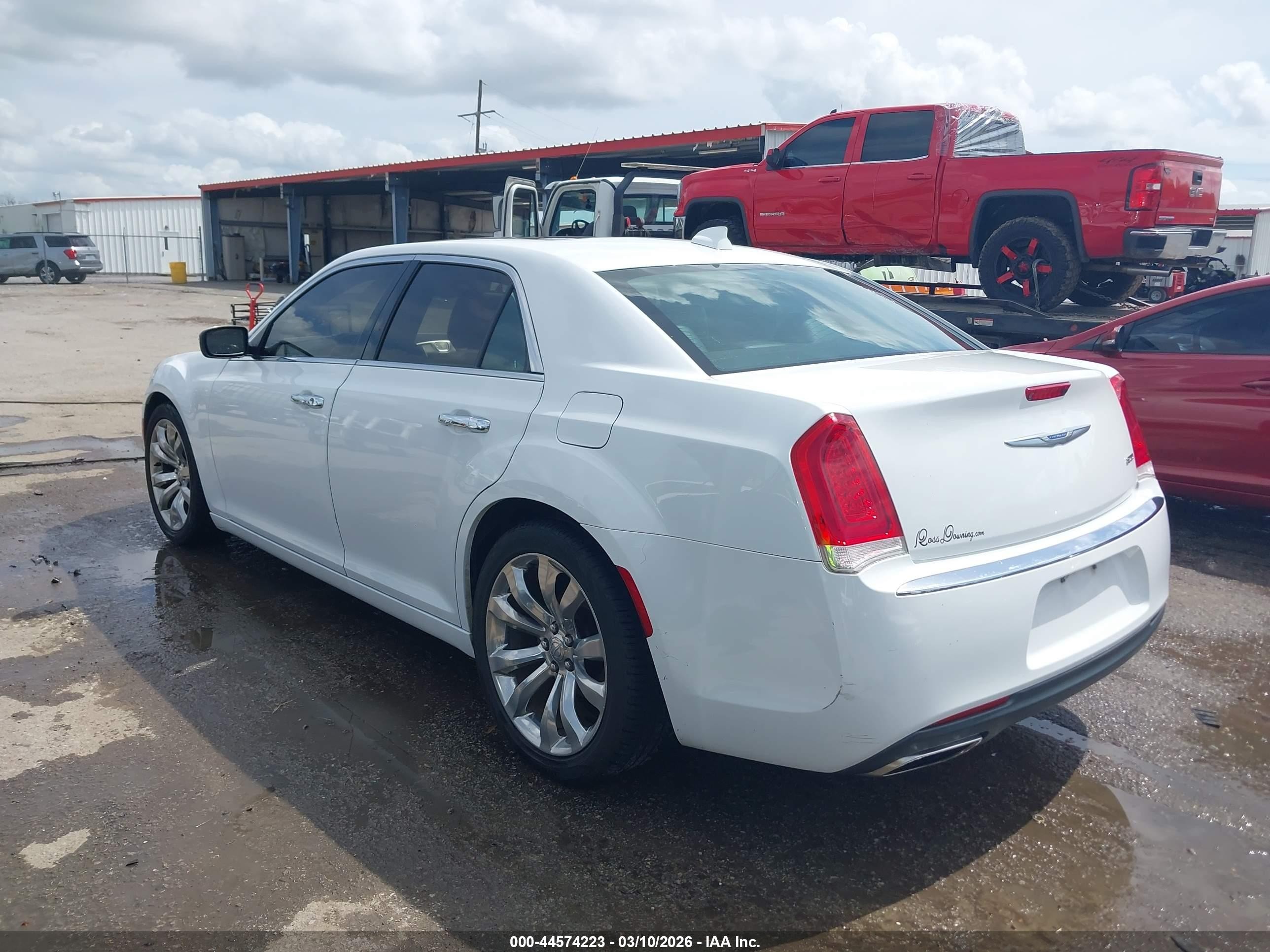 2020 Chrysler 300 Limited White vin: 2C3CCAEG3LH102882