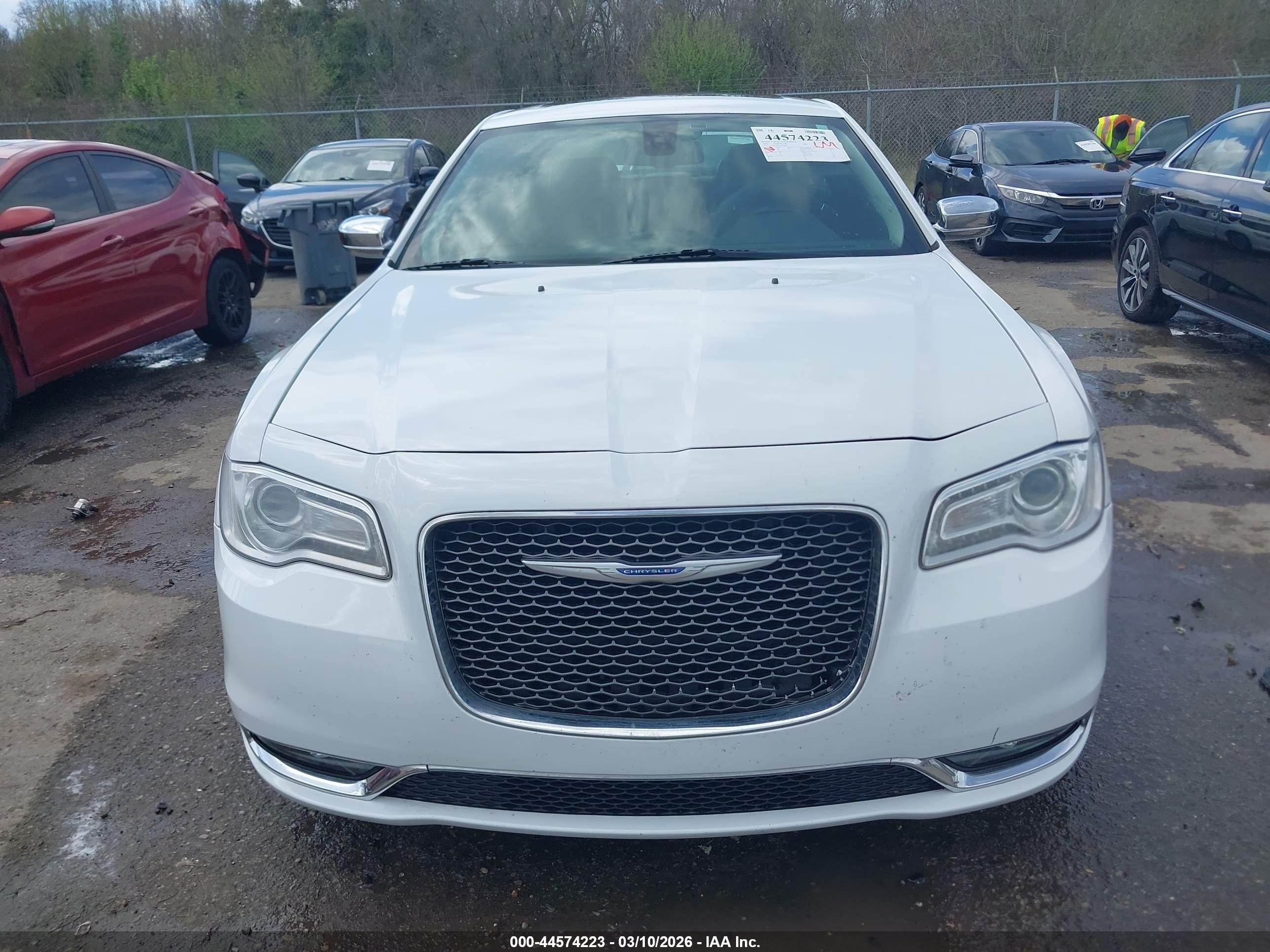 2020 Chrysler 300 Limited White vin: 2C3CCAEG3LH102882