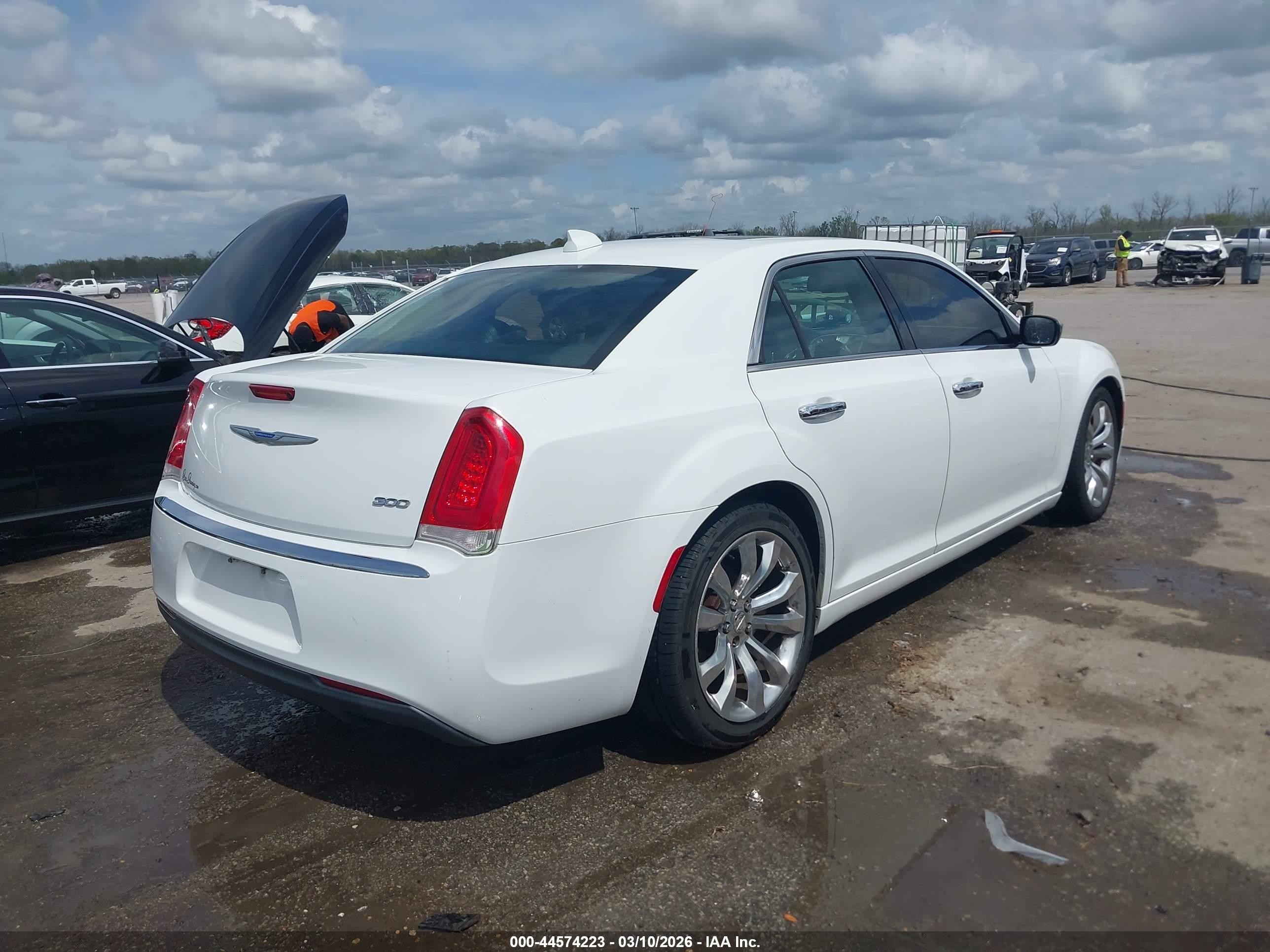 2020 Chrysler 300 Limited White vin: 2C3CCAEG3LH102882