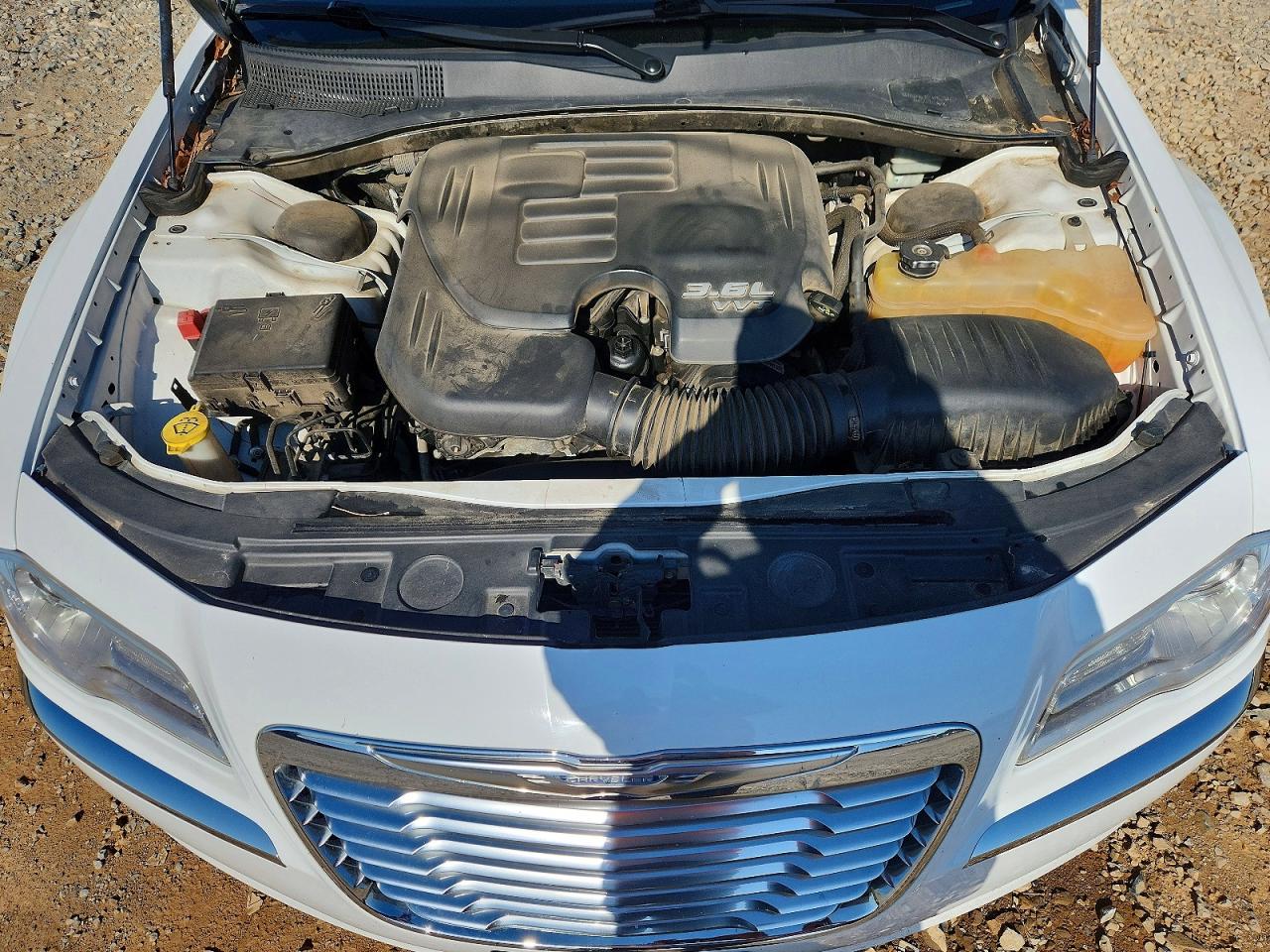 2014 Chrysler 300c White vin: 2C3CCAEG4EH379740