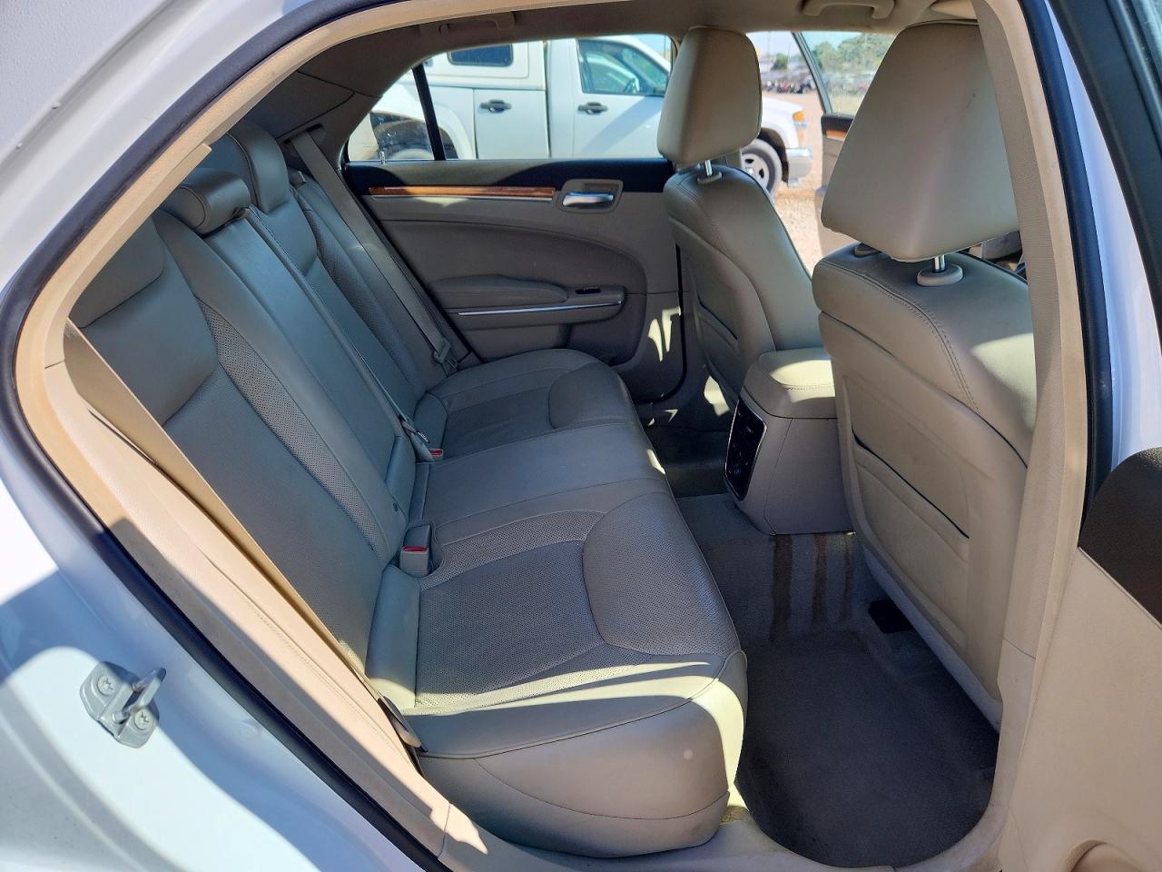 2014 Chrysler 300c White vin: 2C3CCAEG4EH379740